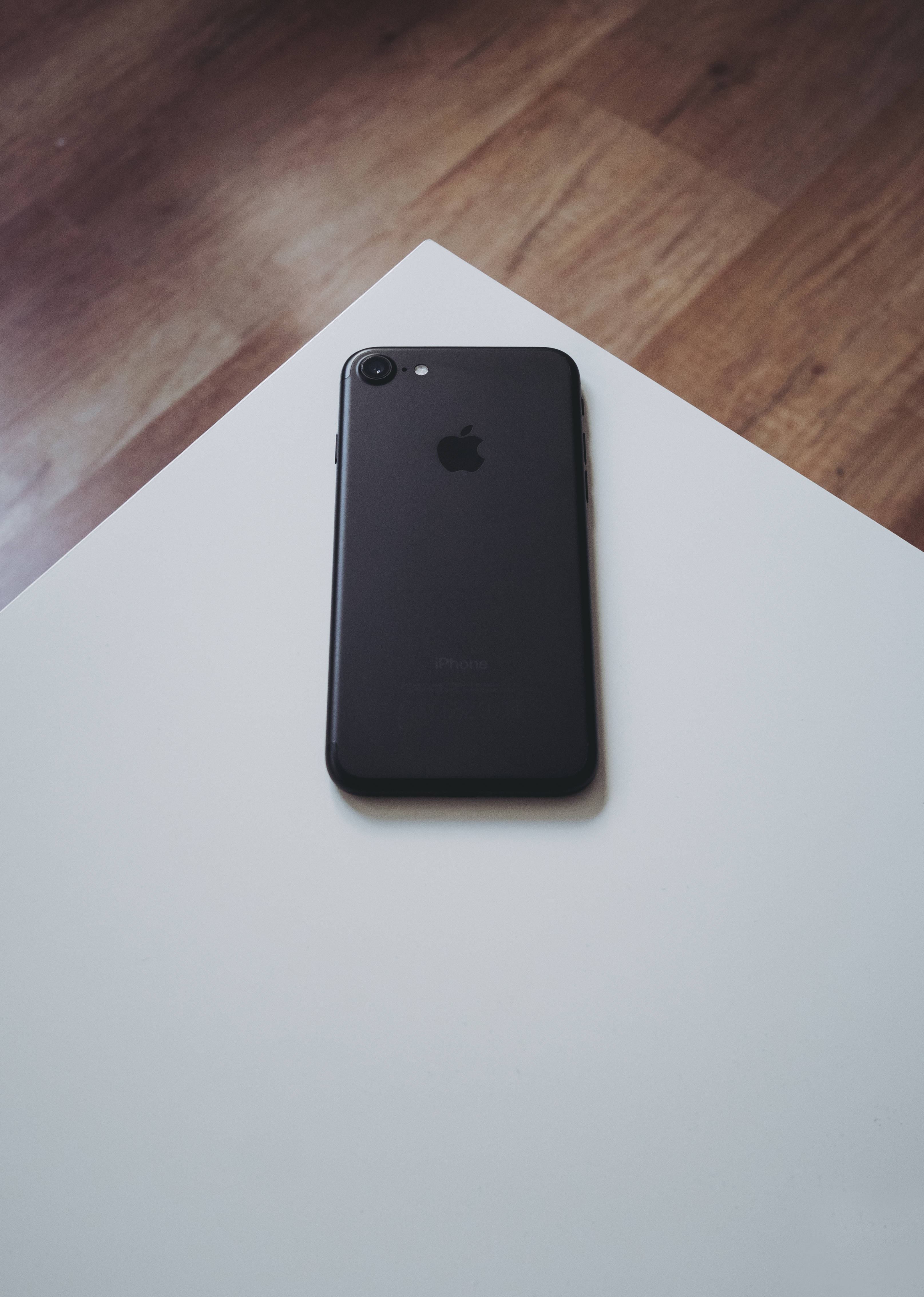 iPhone 8 พื้นผิวสีขาว วอลเปเปอร์