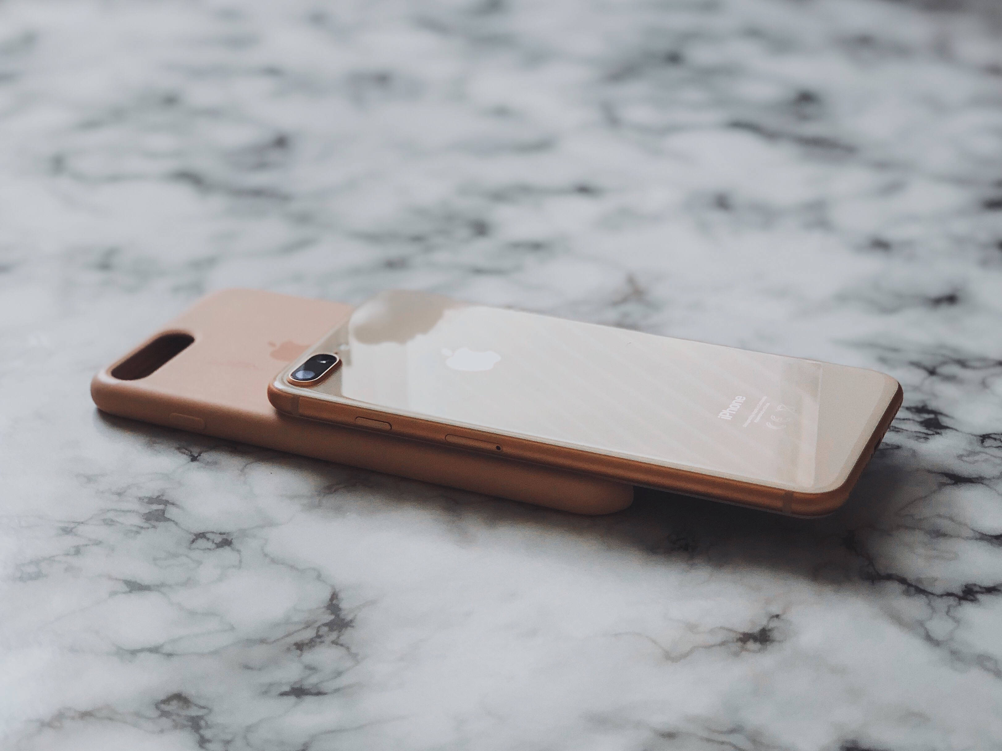 iPhone 8 พร้อมเคส วอลเปเปอร์