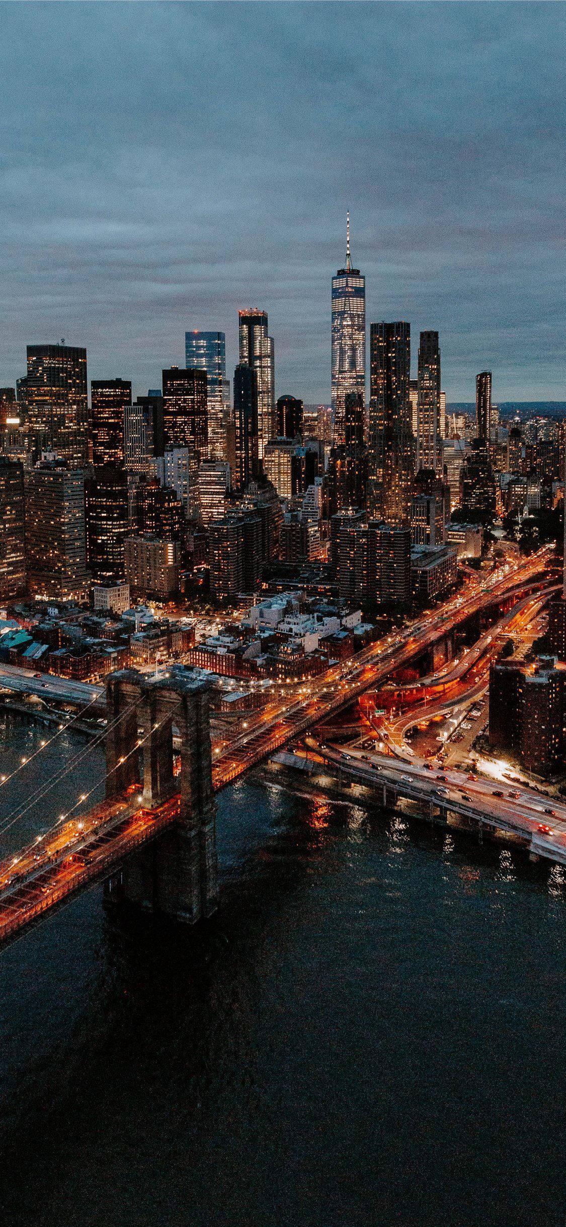 ความหรูหราในเมือง - สุนทรียภาพแห่งแสงไฟยามค่ำคืนสำหรับ iPhone วอลเปเปอร์
