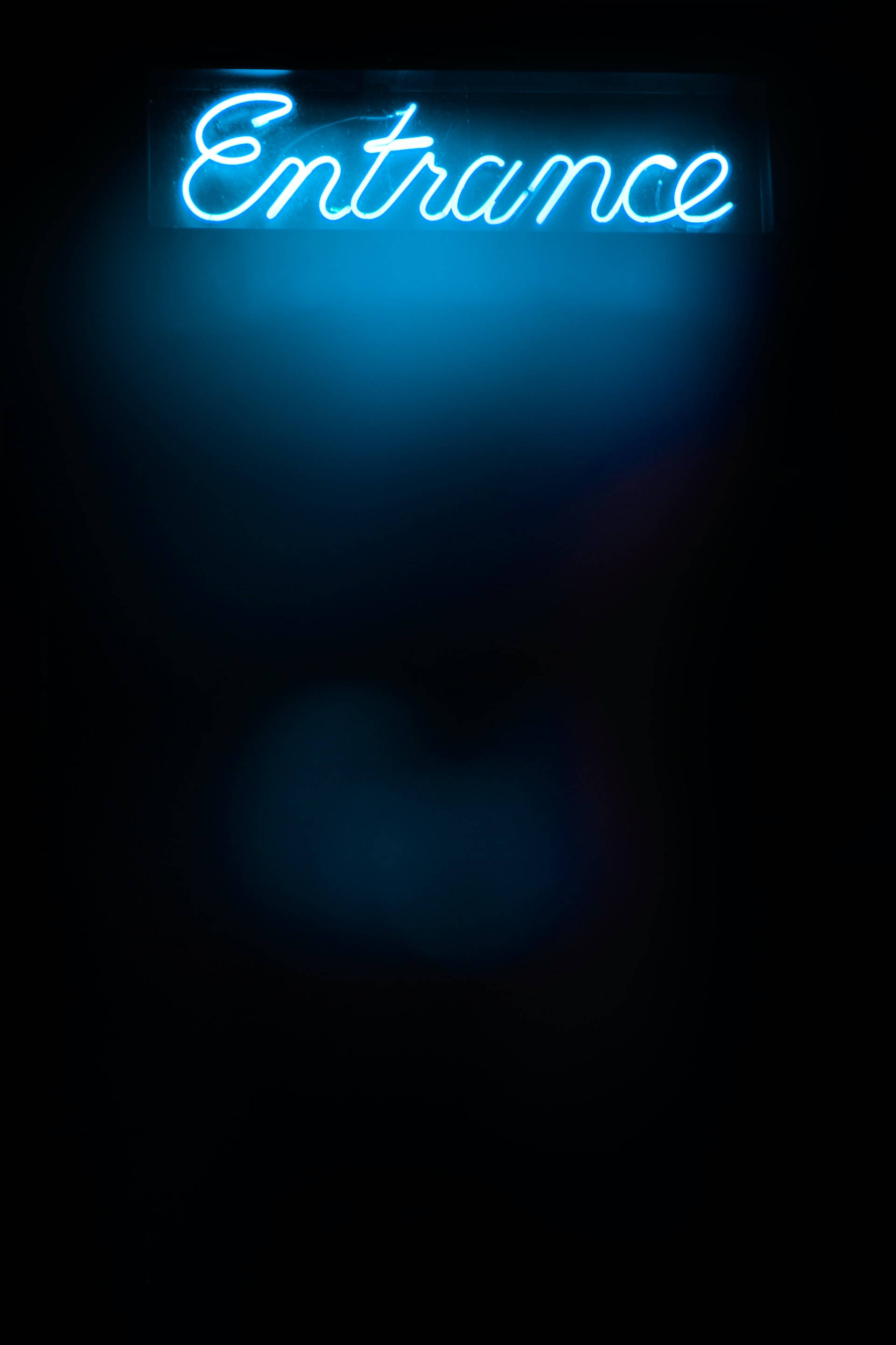 ป้ายเข้าอักษรนีออนสีน้ำเงิน iPhone วอลเปเปอร์
