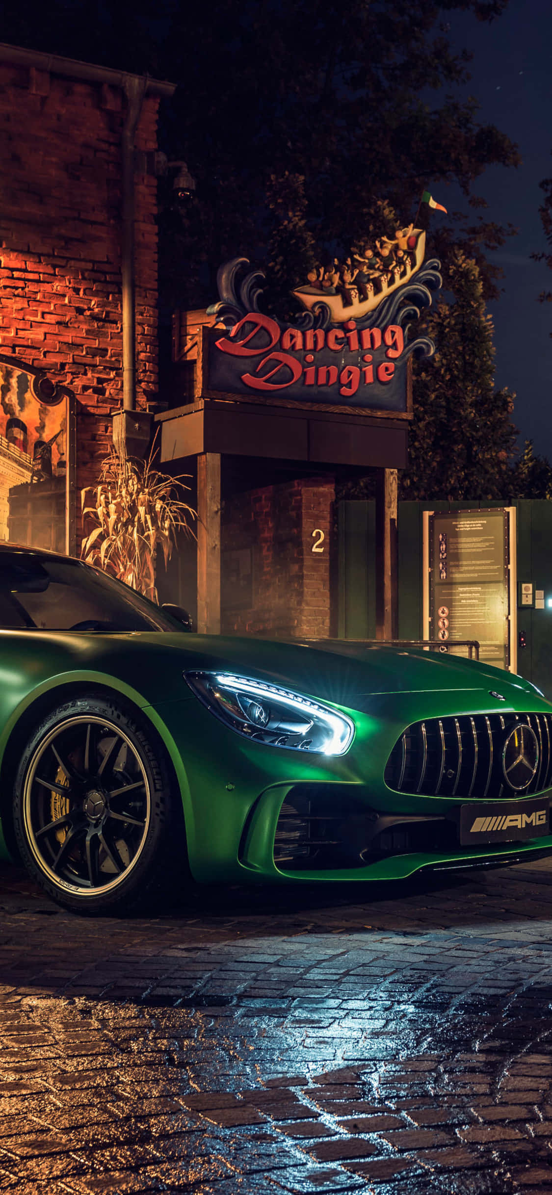 พื้นหลัง iPhone X Amg Gt-r และ AMG GT สีเขียว วอลเปเปอร์