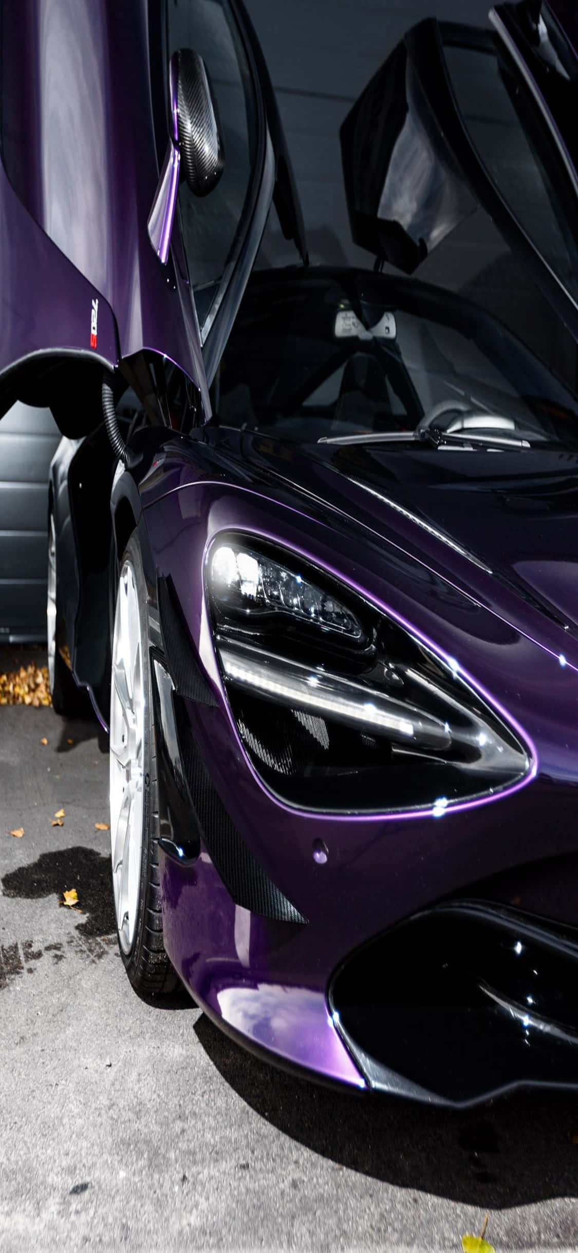 iPhone X McLaren 720s ประตูสีม่วงพื้นหลัง วอลเปเปอร์