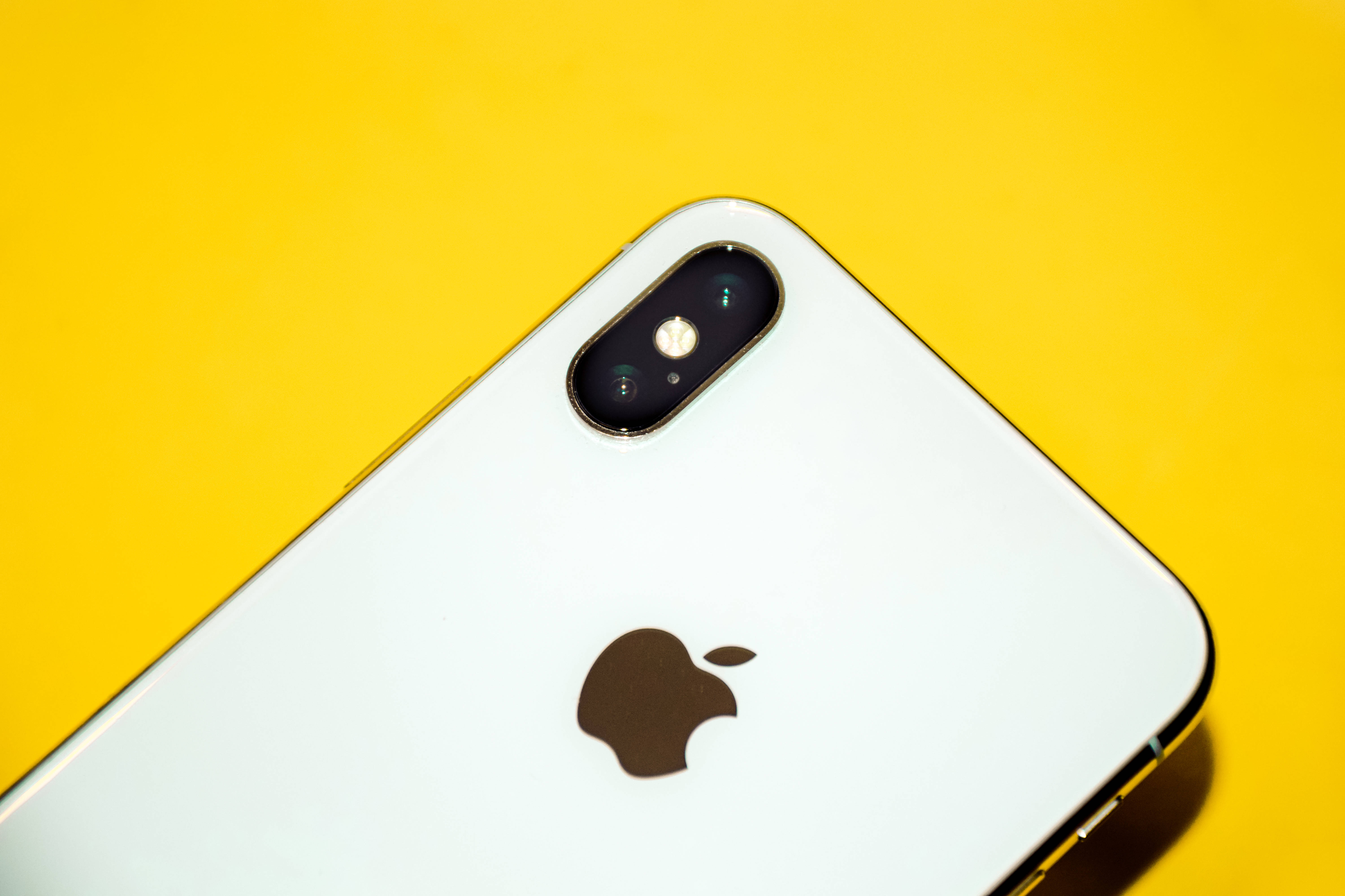 iPhone Xs Max สีเหลือง วอลเปเปอร์
