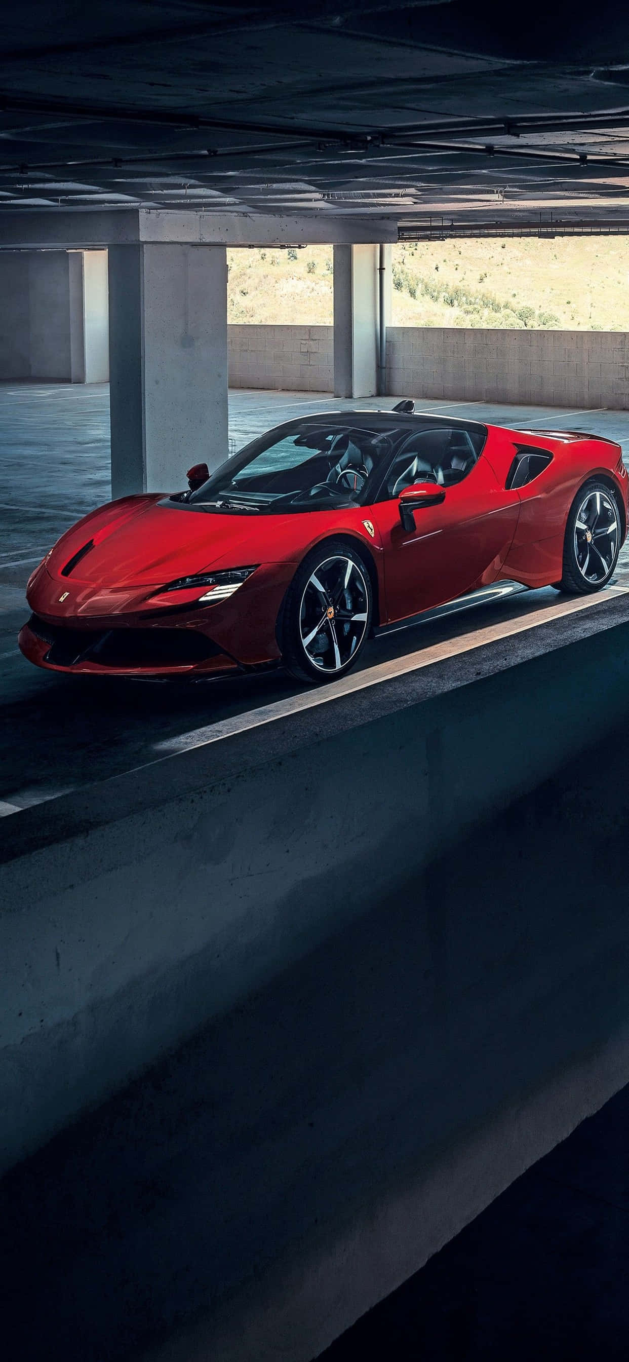 iPhone Xs Max Ferrari พื้นหลัง Ferrari SF90 Stradale สีแดงในลานจอดรถ วอลเปเปอร์