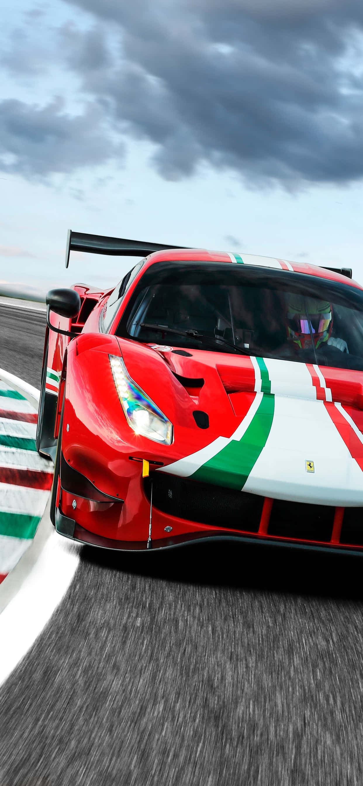 iPhone Xs Max พื้นหลัง Ferrari Ferrari 488 GT3 บนสนามแข่ง วอลเปเปอร์