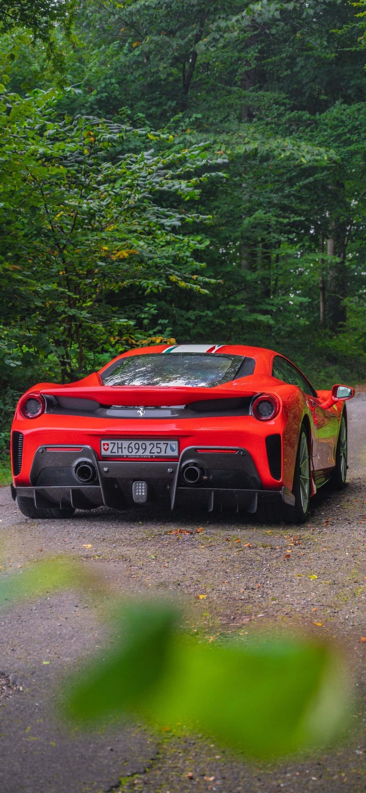 พื้นหลัง iPhone Xs Max Ferrari จอดรถ Ferrari 488 Pista สีแดง วอลเปเปอร์