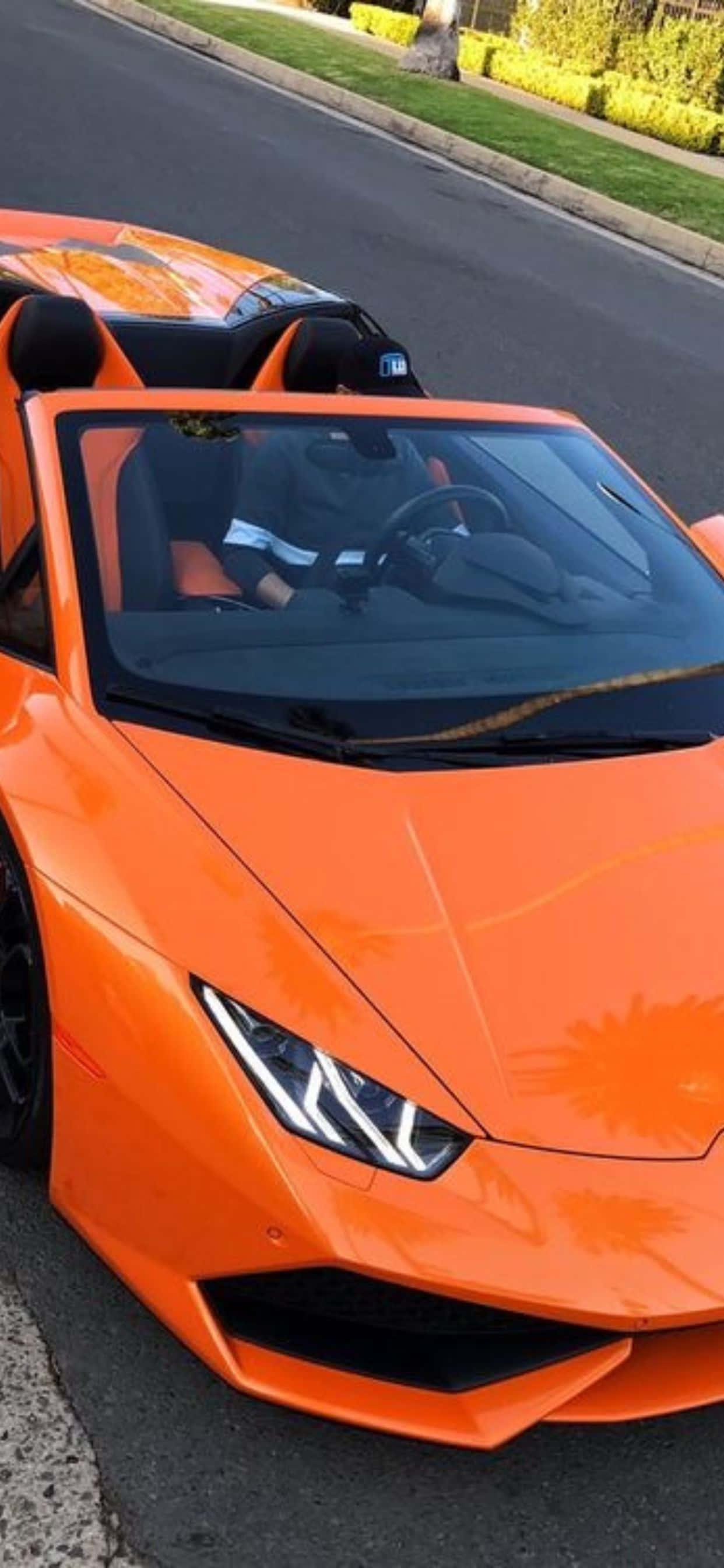 พื้นหลัง iPhone XS Max พร้อมรถ Lamborghini Huracan สีส้ม วอลเปเปอร์