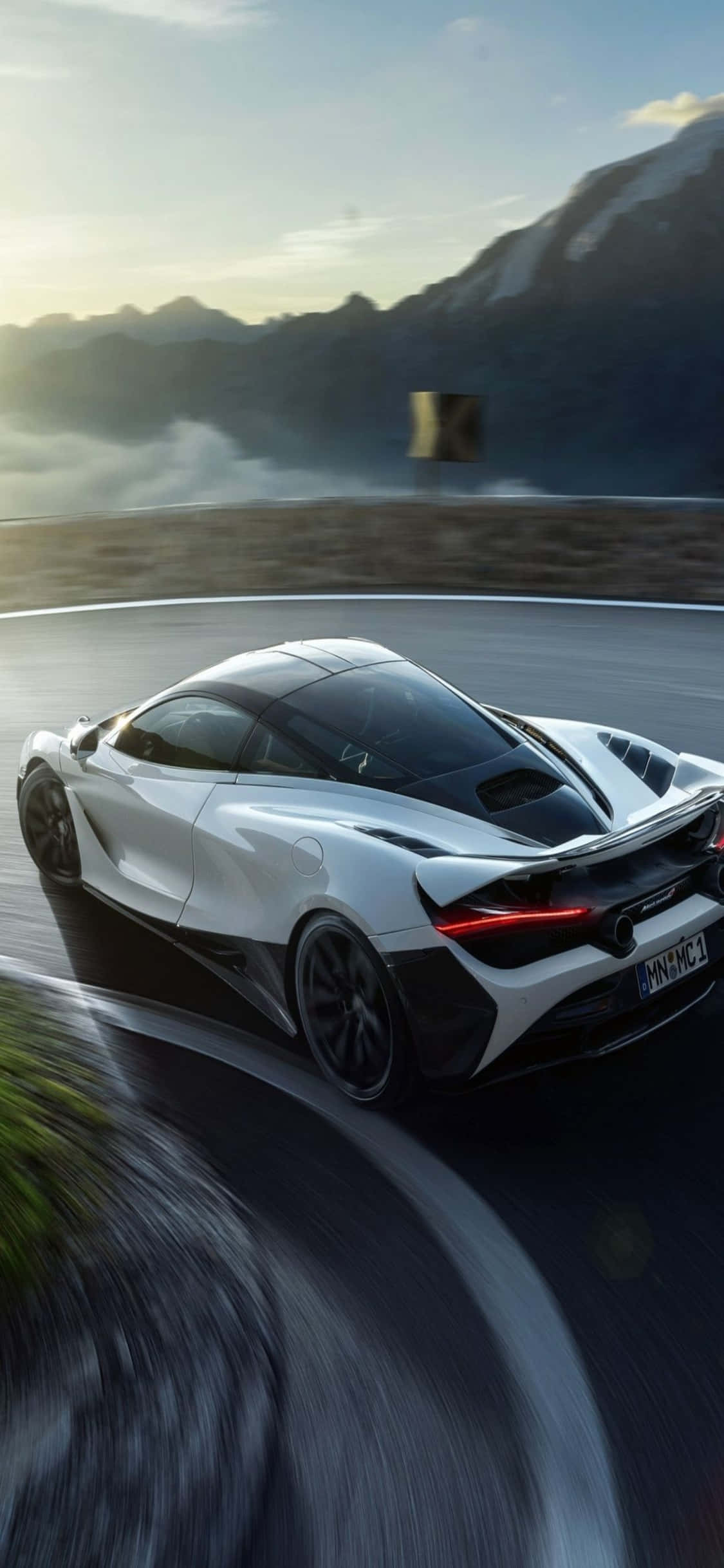 เติมพลังชีวิตด้วย iPhone Xs และ McLaren 720s วอลเปเปอร์