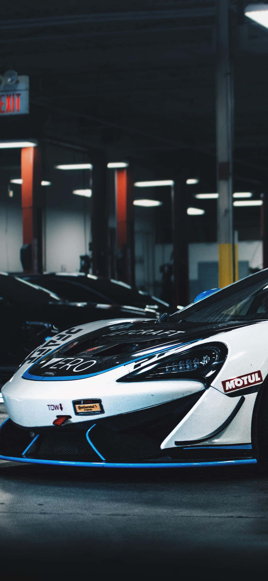 สัมผัสพลังของ iPhone Xs McLaren 720s วอลเปเปอร์
