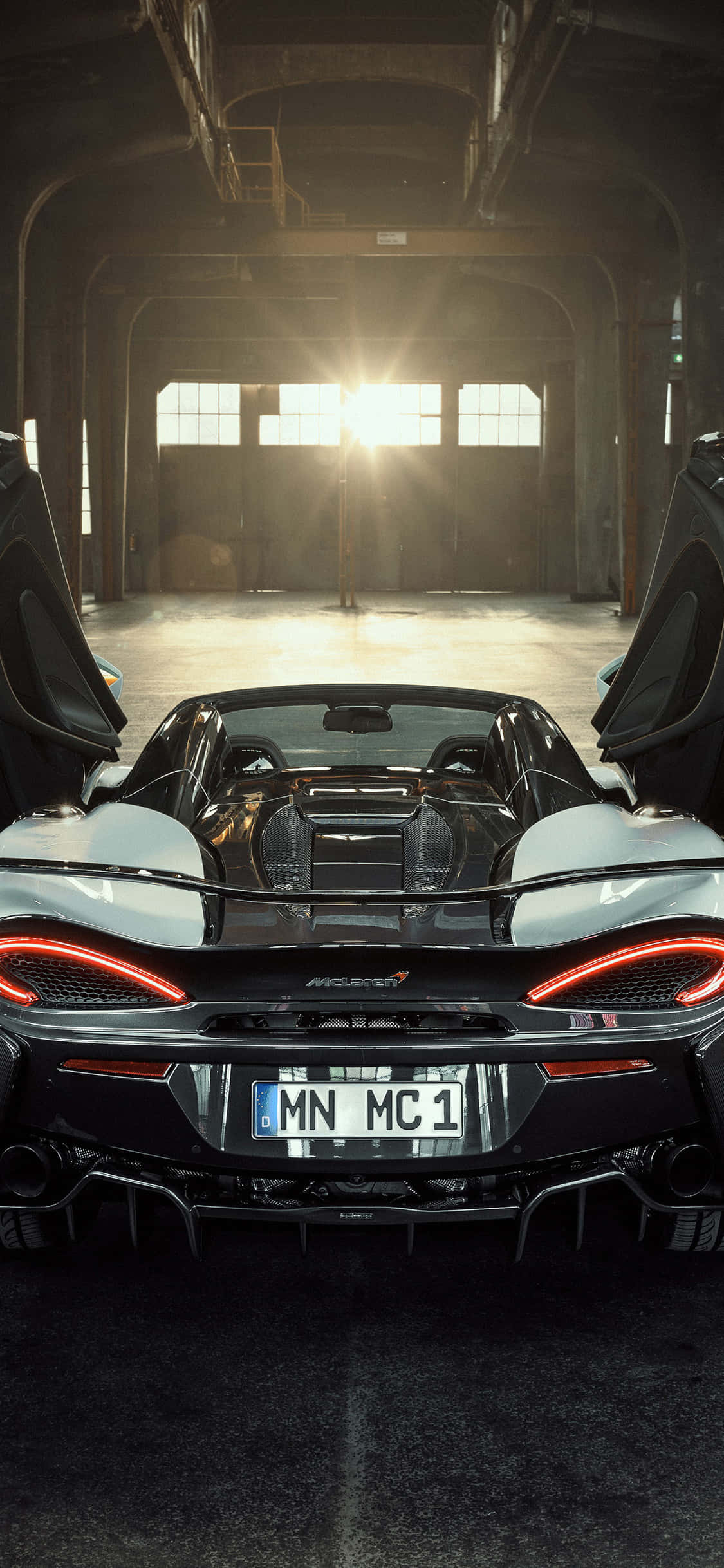 iPhone Xs ดูเข้ากันอย่างลงตัวกับ McLaren 720s วอลเปเปอร์