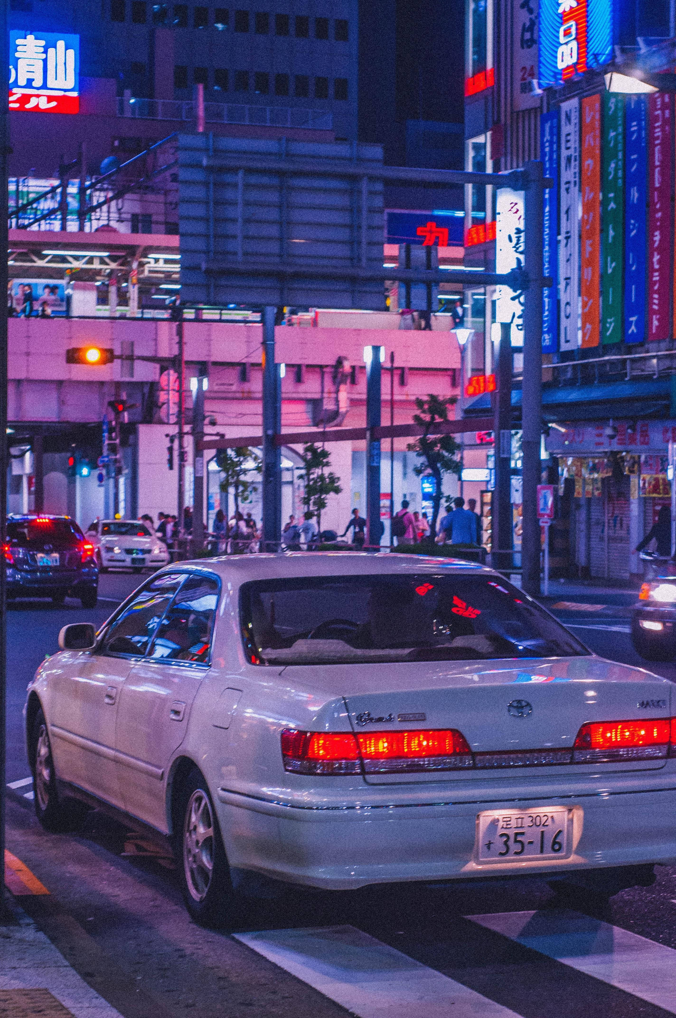 รถ JDM ในเมืองยามค่ำคืนสวยงาม วอลเปเปอร์