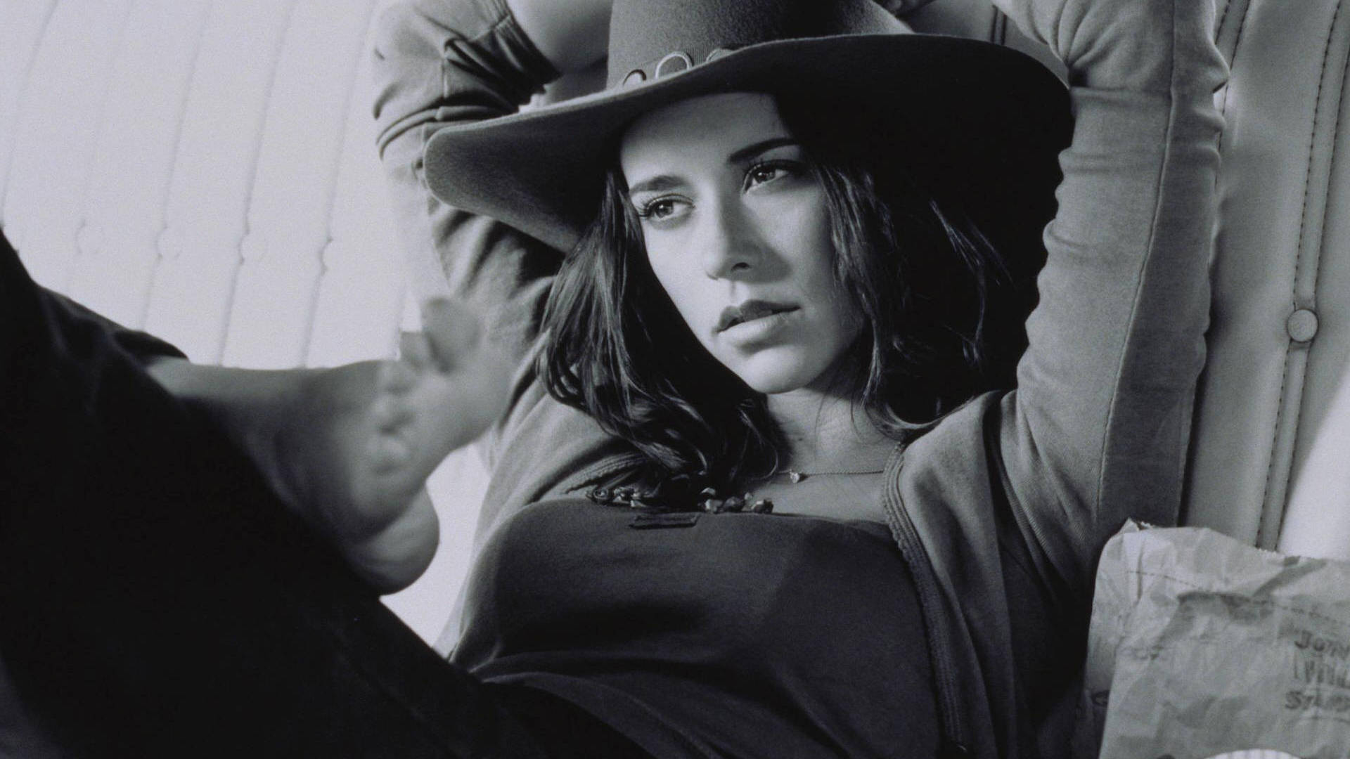 Jennifer Love Hewitt ขาวดำ วอลเปเปอร์