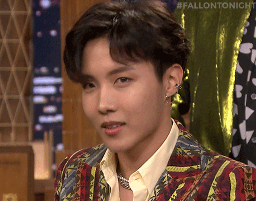 JHope แห่ง BTS เปล่งประกายเสน่ห์ในชุดลำลอง วอลเปเปอร์