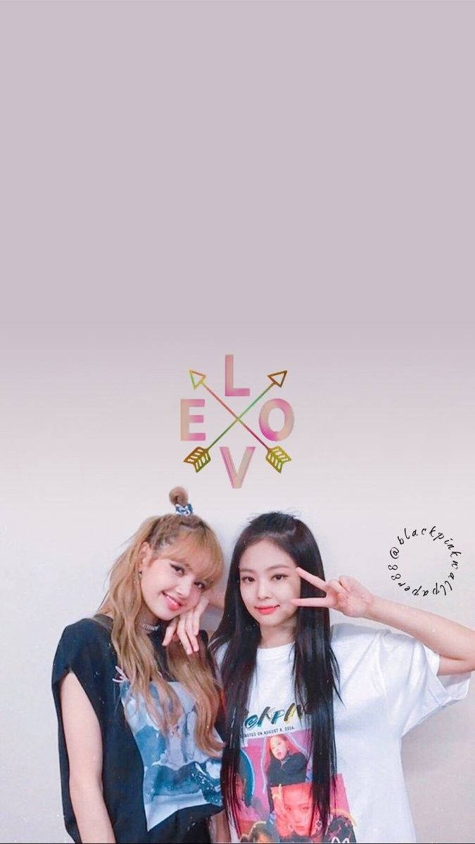 เจนนี่และลิซ่าจากวง K-Pop Blackpink ดูสวยงามในชุดที่เข้าชุดกัน วอลเปเปอร์