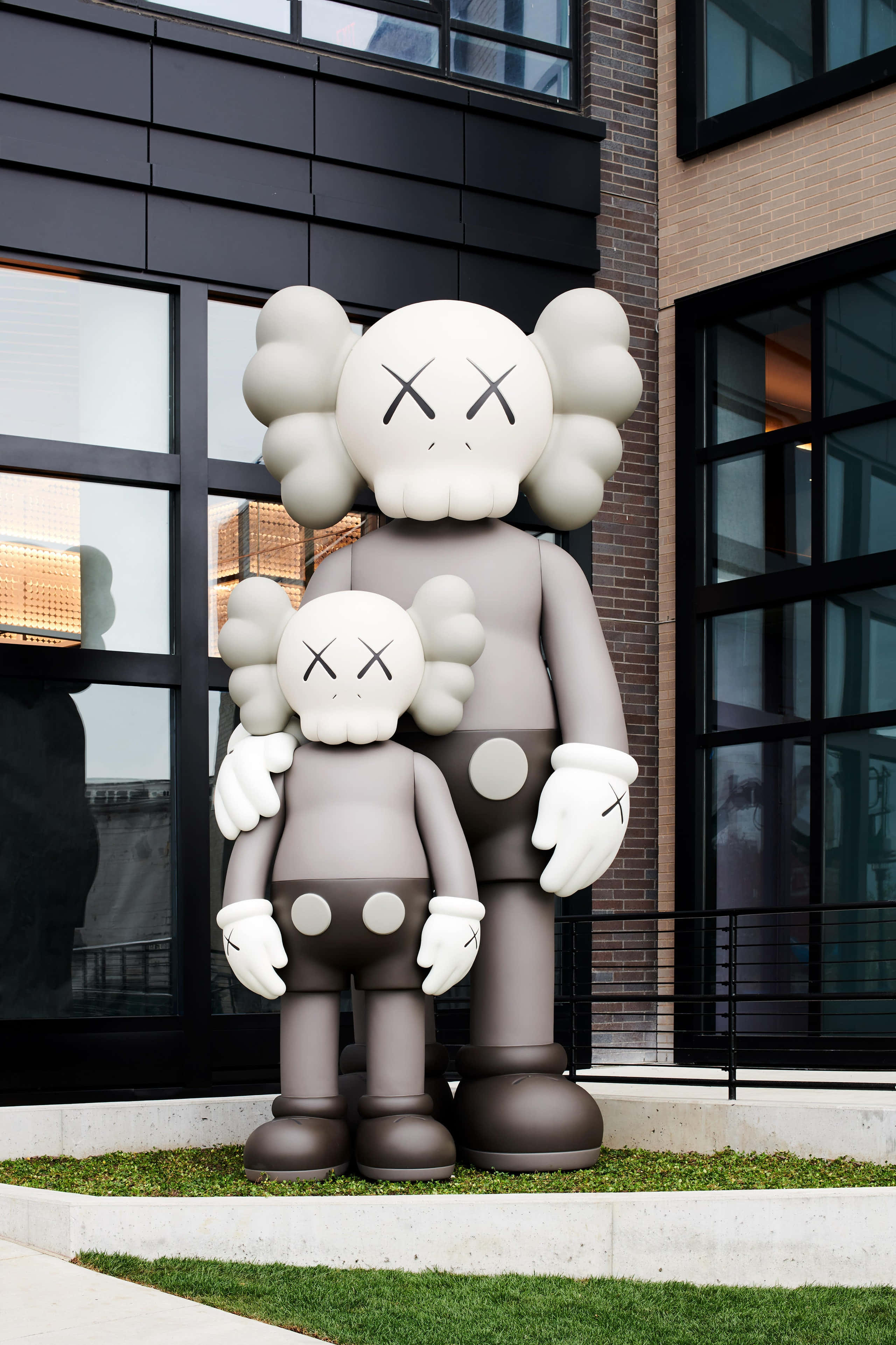 Kaws เปิดตัวผลงานประติมากรรมชุดใหม่ วอลเปเปอร์