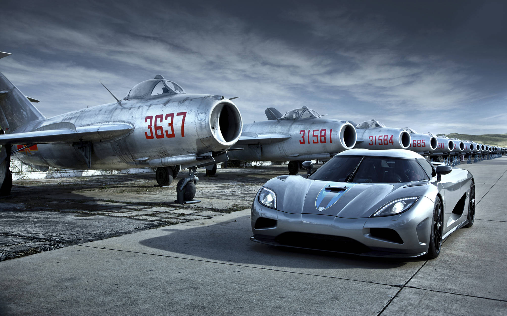 รถคูล Koenigsegg สีเทา วอลเปเปอร์