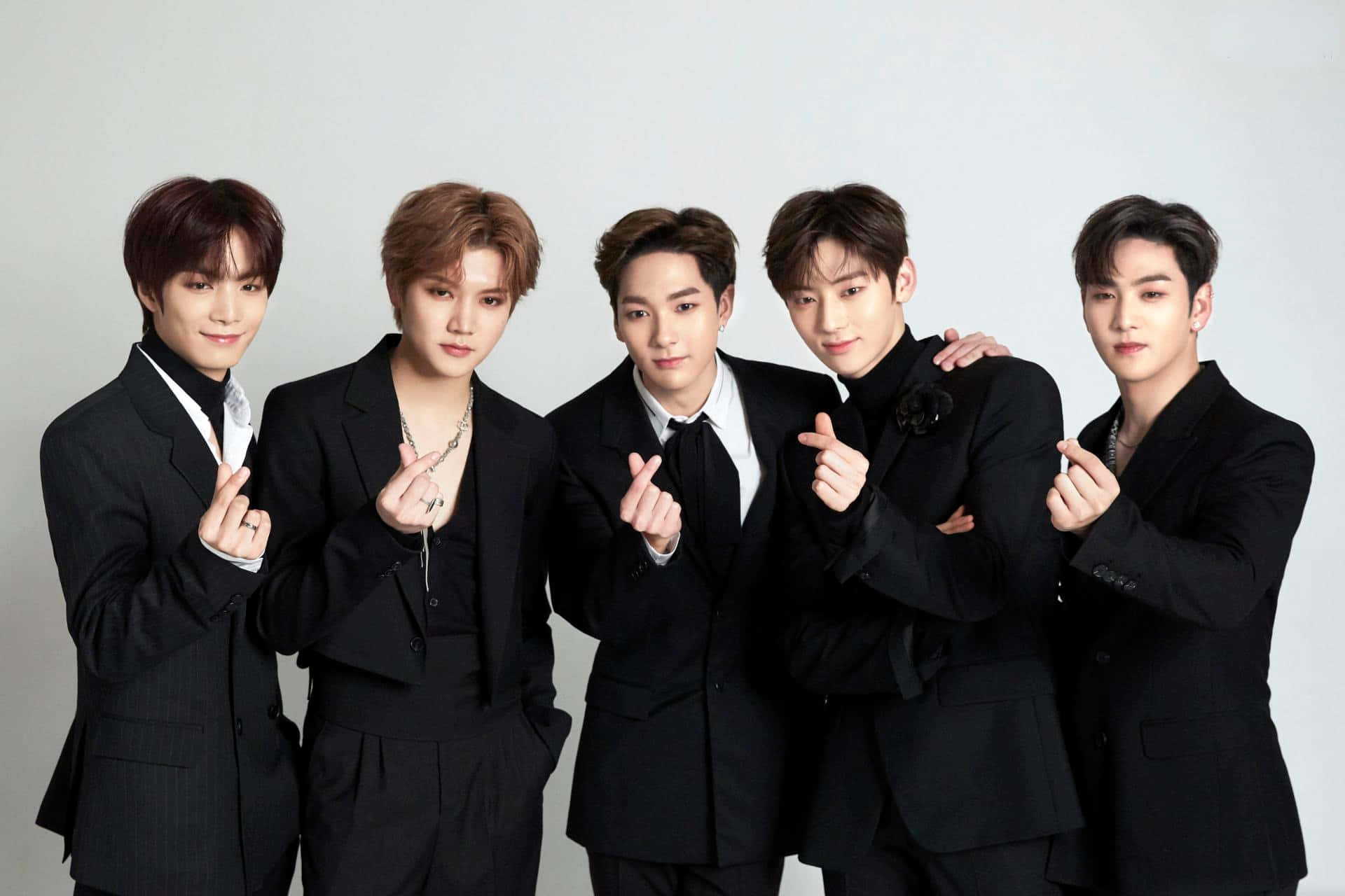 Kpop วงบอยแบนด์ Nuest ชุดสูท วอลเปเปอร์
