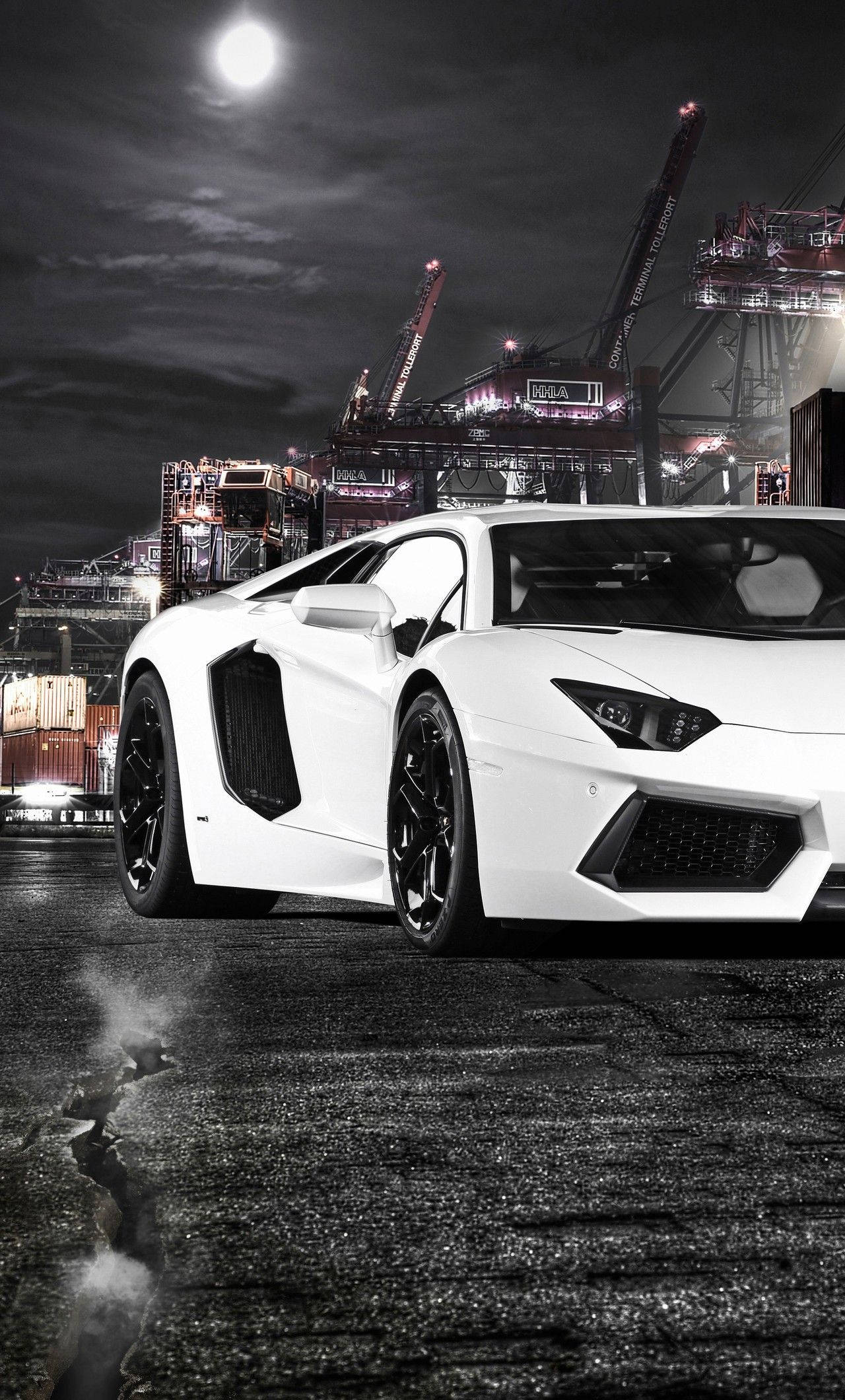 ไลฟ์สไตล์หรูหรา - Lamborghini สีขาวคู่กับ iPhone วอลเปเปอร์