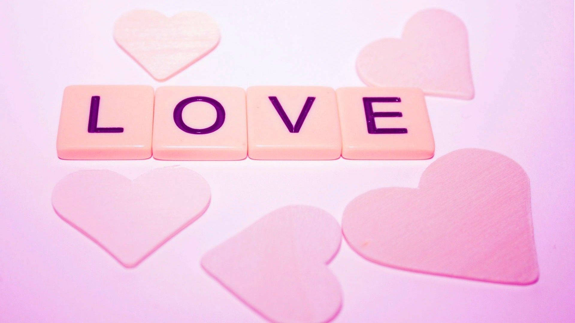 กระเบื้องสแครบเบิลน่ารักคำว่า Love วอลเปเปอร์