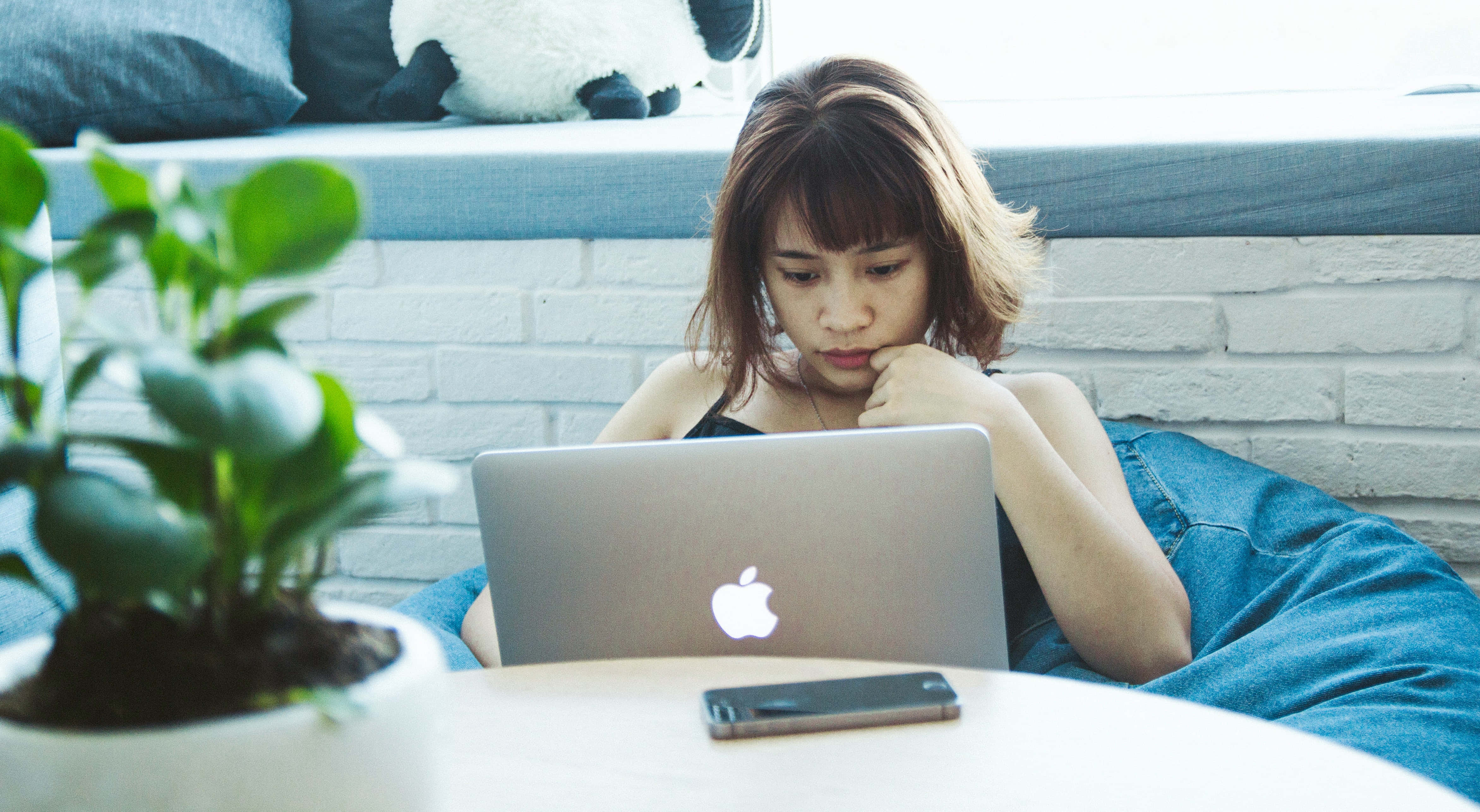 Macbook สีชมพูลายหินอ่อนสุดสดใสและสร้างแรงบันดาลใจ วอลเปเปอร์