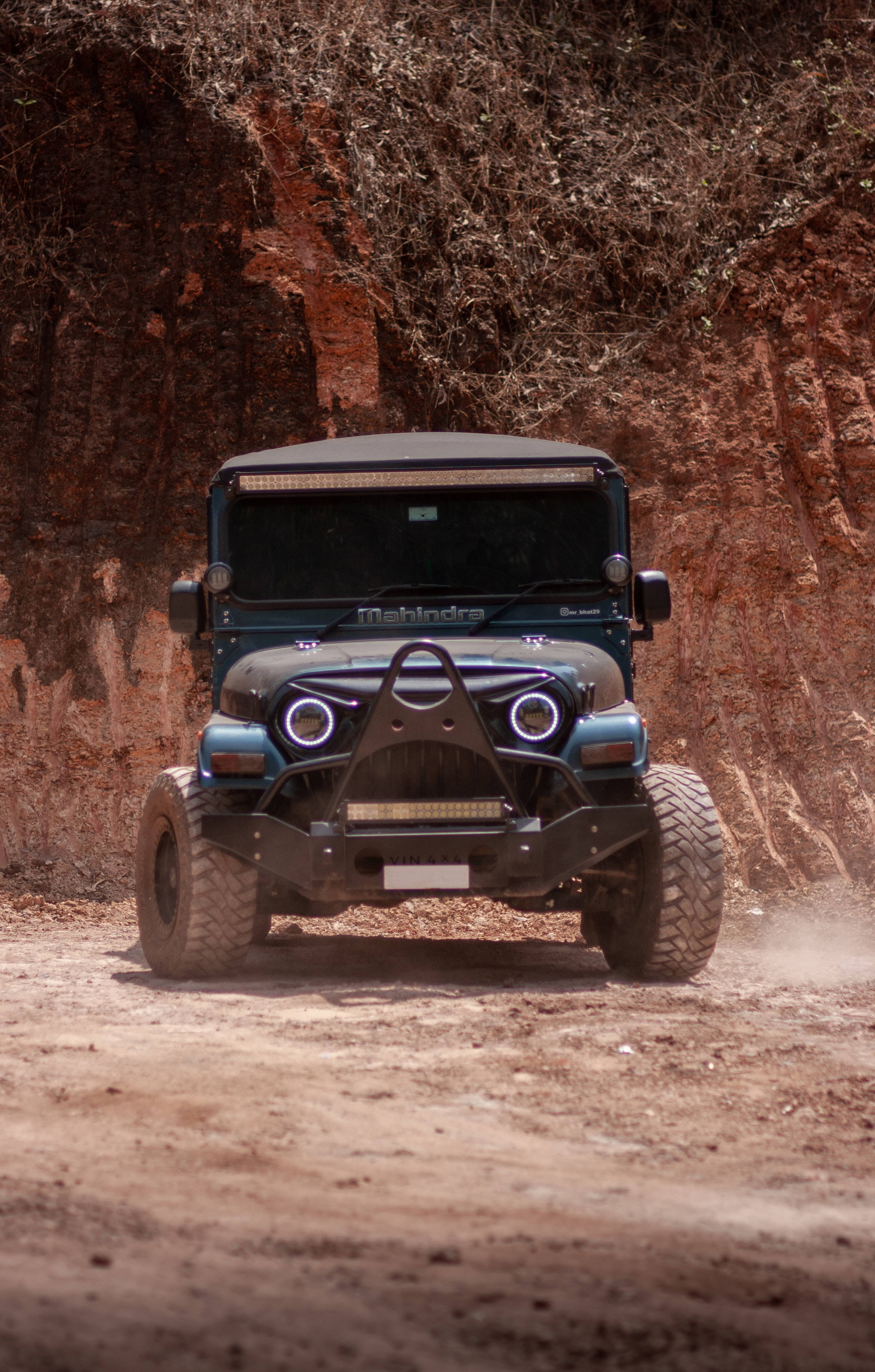 Mahindra Thar กระจกสี 4K วอลเปเปอร์