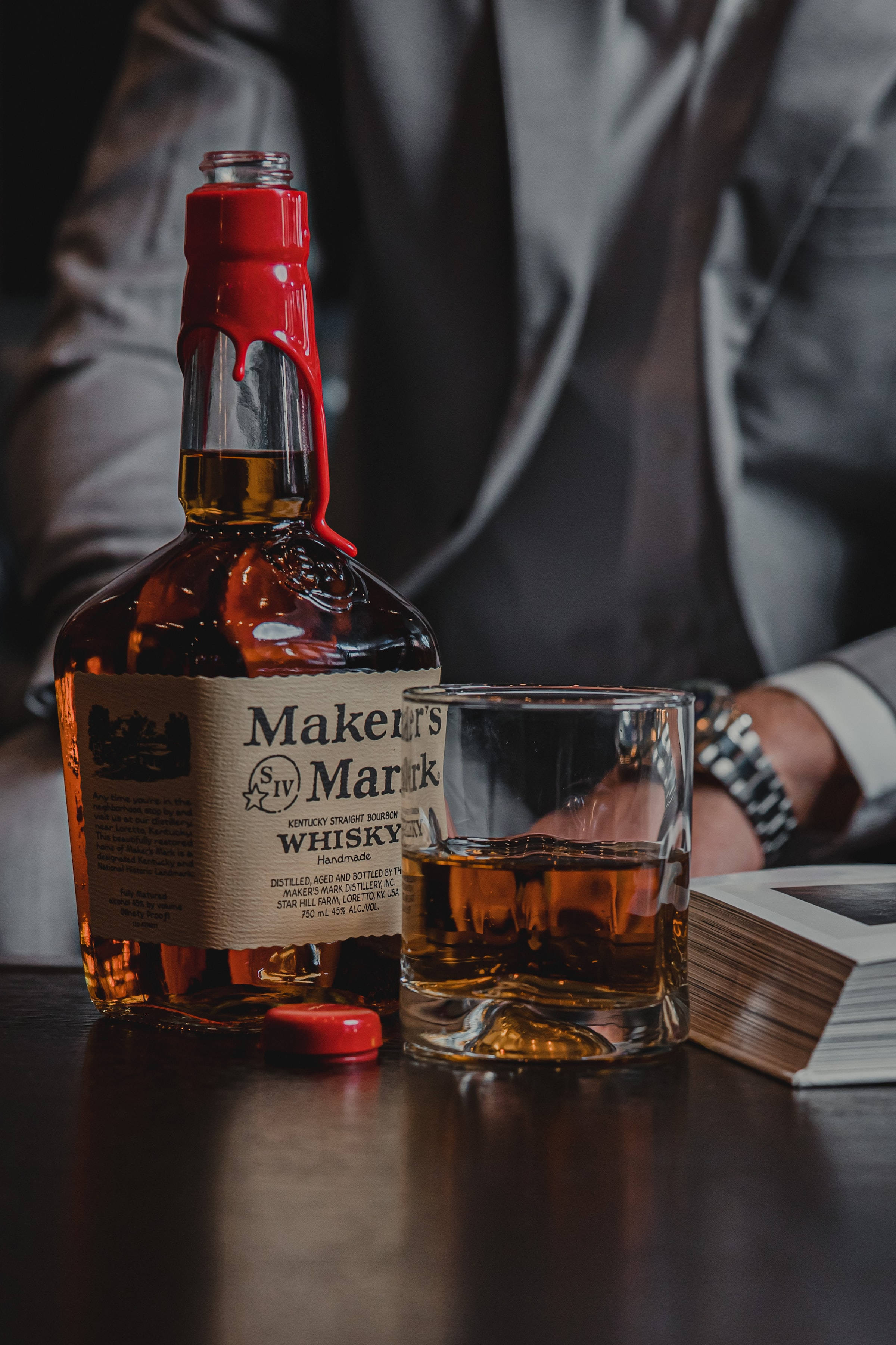 คำอธิบายภาพ: รสชาติแห่งความเป็นเลิศ - Maker's Mark Whiskey วอลเปเปอร์