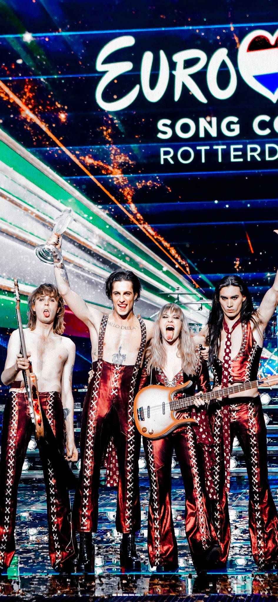 Maneskin ยืนบนเวที วอลเปเปอร์