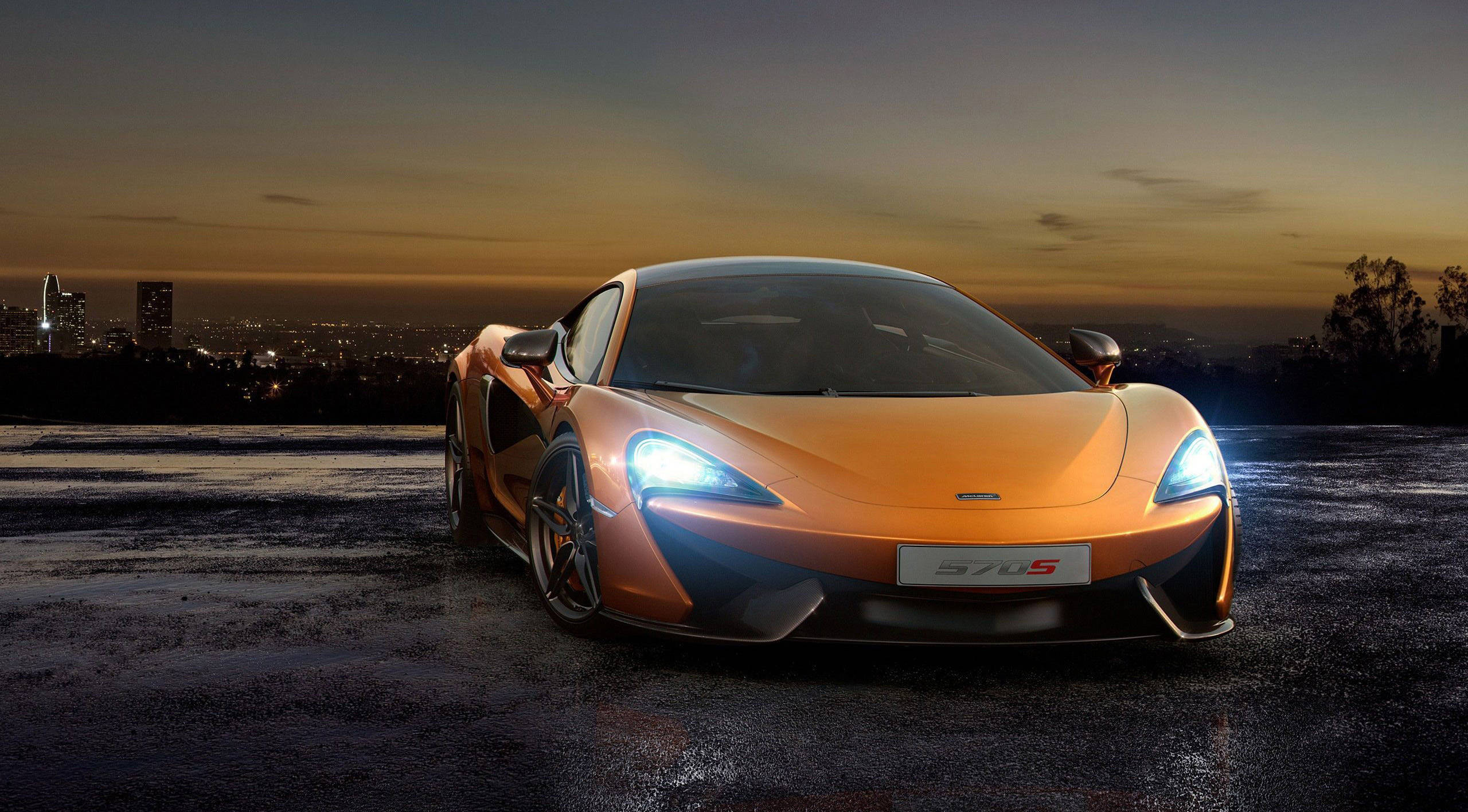 รถสปอร์ตสีส้ม McLaren วอลเปเปอร์
