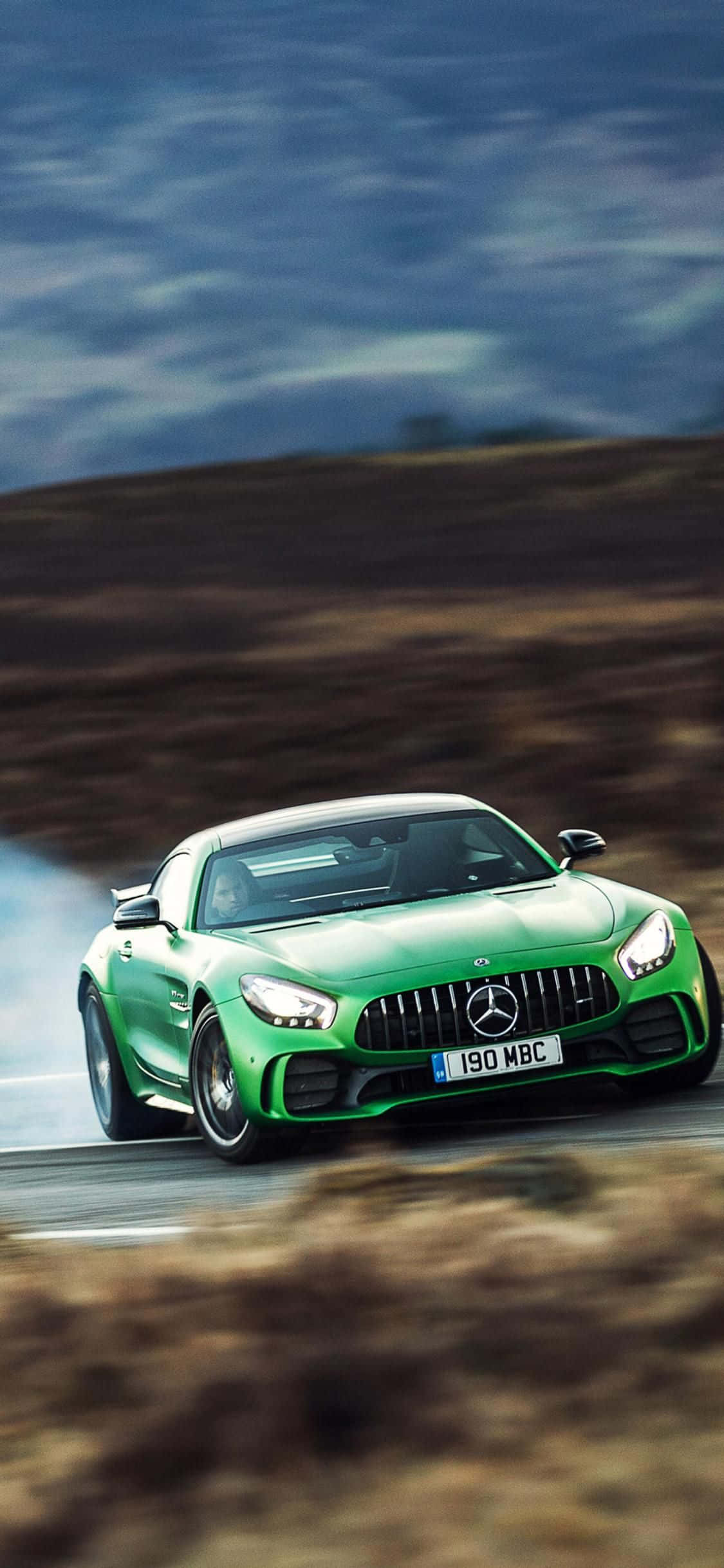 พื้นหลัง Mercedes AMG GT สีเขียวสำหรับ iPhone Xs วอลเปเปอร์