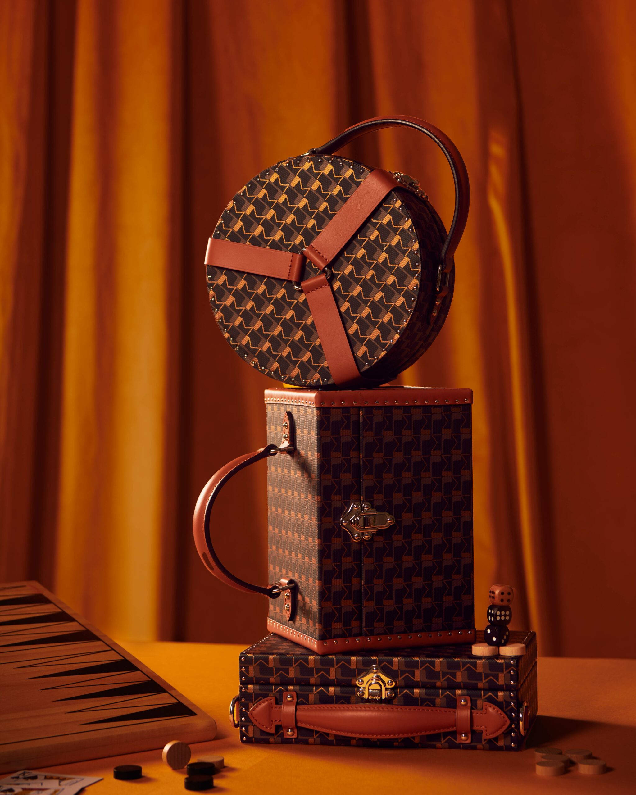 เฉลิมฉลองด้วยกระเป๋า Moynat Monogram Bag อันเป็นเอกลักษณ์ วอลเปเปอร์