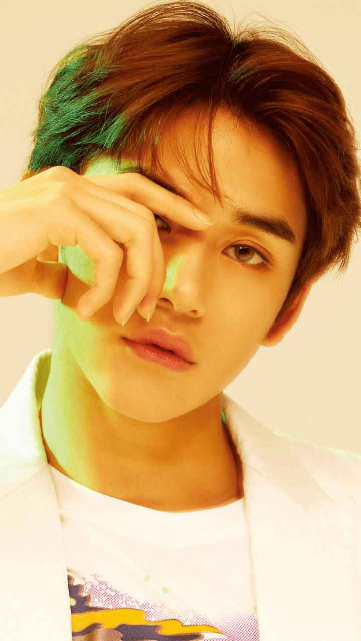 มือแตะใบหน้า Nct Lucas วอลเปเปอร์