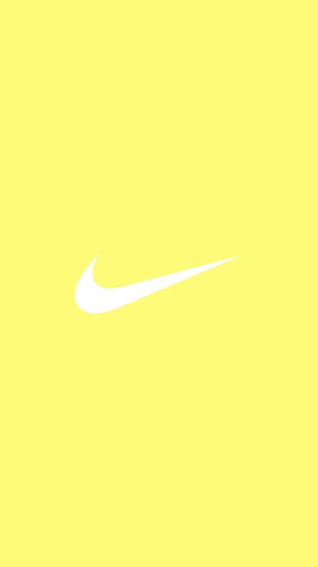 สีพาสเทลเหลืองน่ารักพร้อมโลโก้ Nike อันเป็นเอกลักษณ์ วอลเปเปอร์