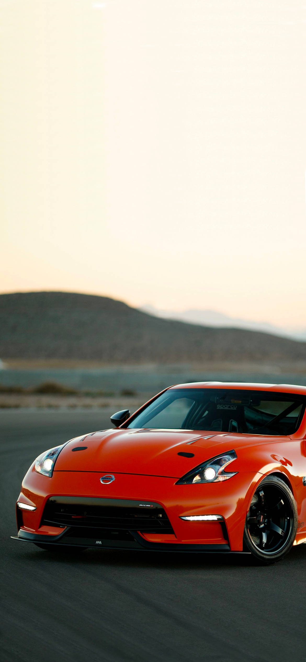 Nissan 370Z สีแดงกับเนินเขา วอลเปเปอร์