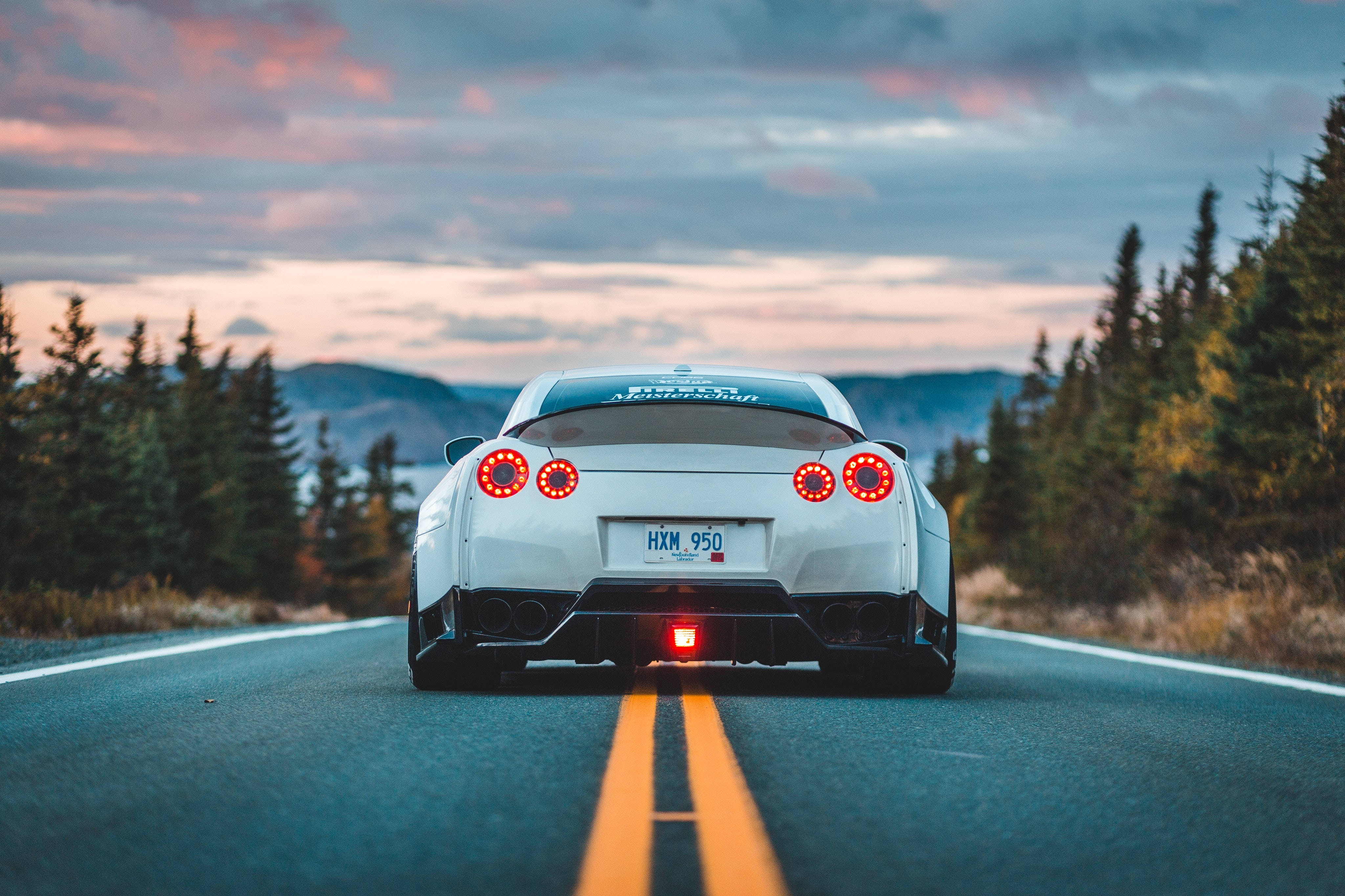 Nissan GT-R สุดสวยทะยานผ่านรัตติกาล วอลเปเปอร์