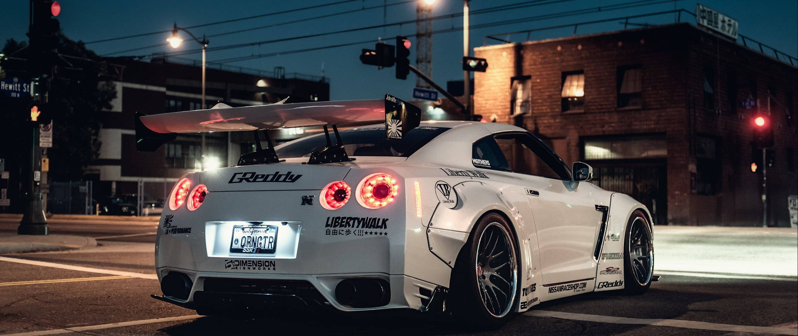 ด้านหลังของ Nissan Skyline GTR R34 สีขาว วอลเปเปอร์