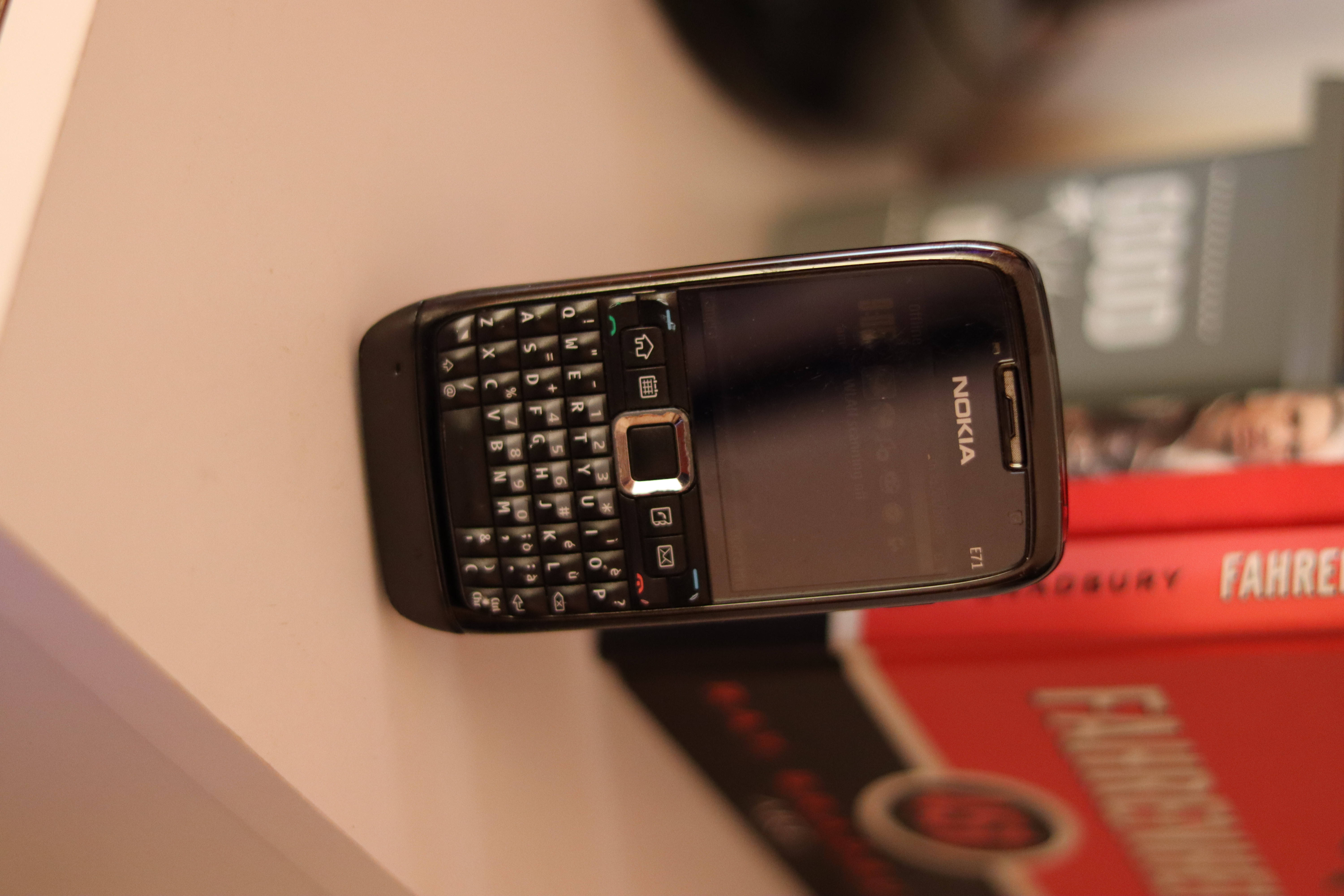 Nokia E71 สีดำ วอลเปเปอร์