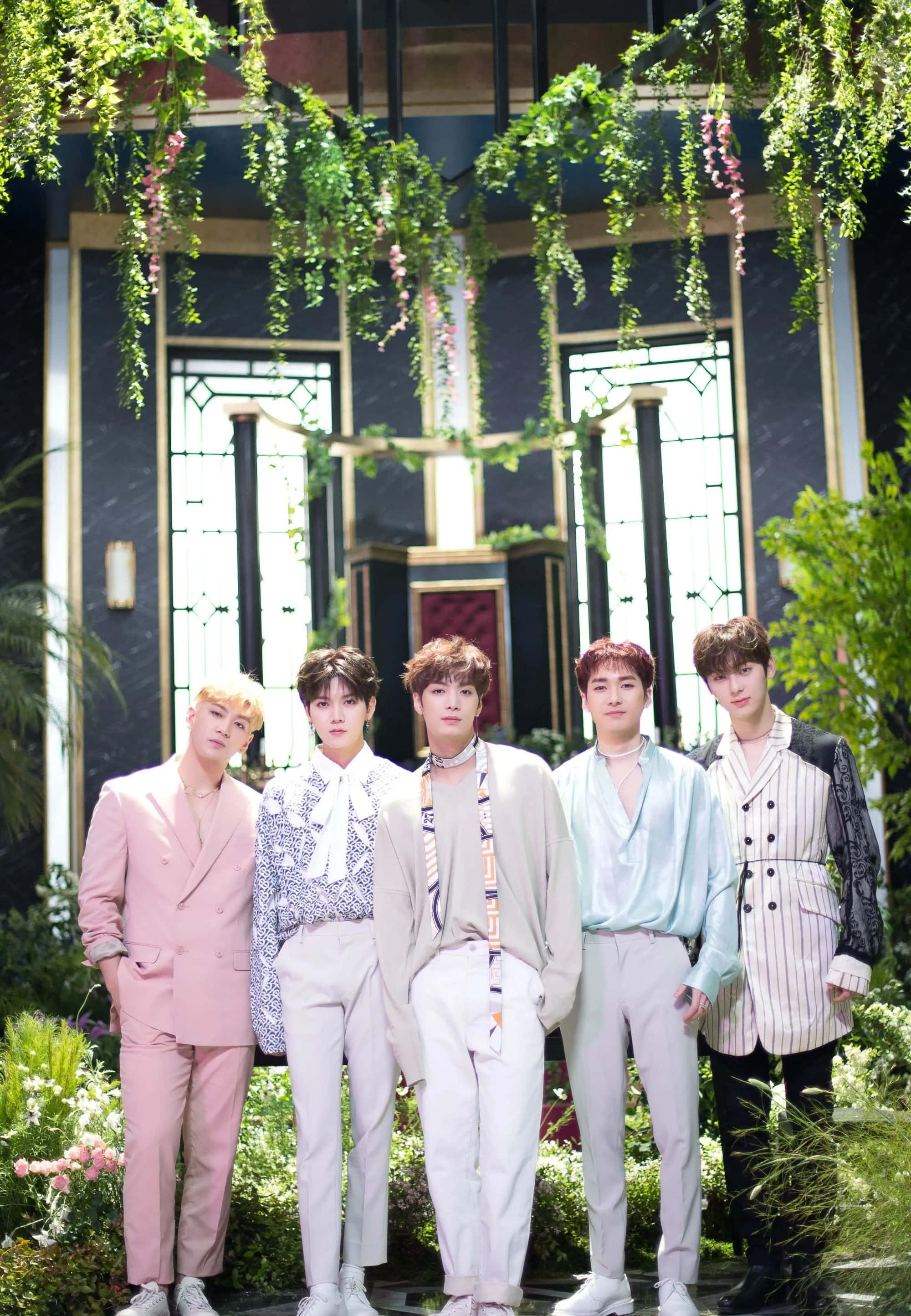 วงบอยแบนด์ Nuest ถ่ายภาพแนวสวน วอลเปเปอร์