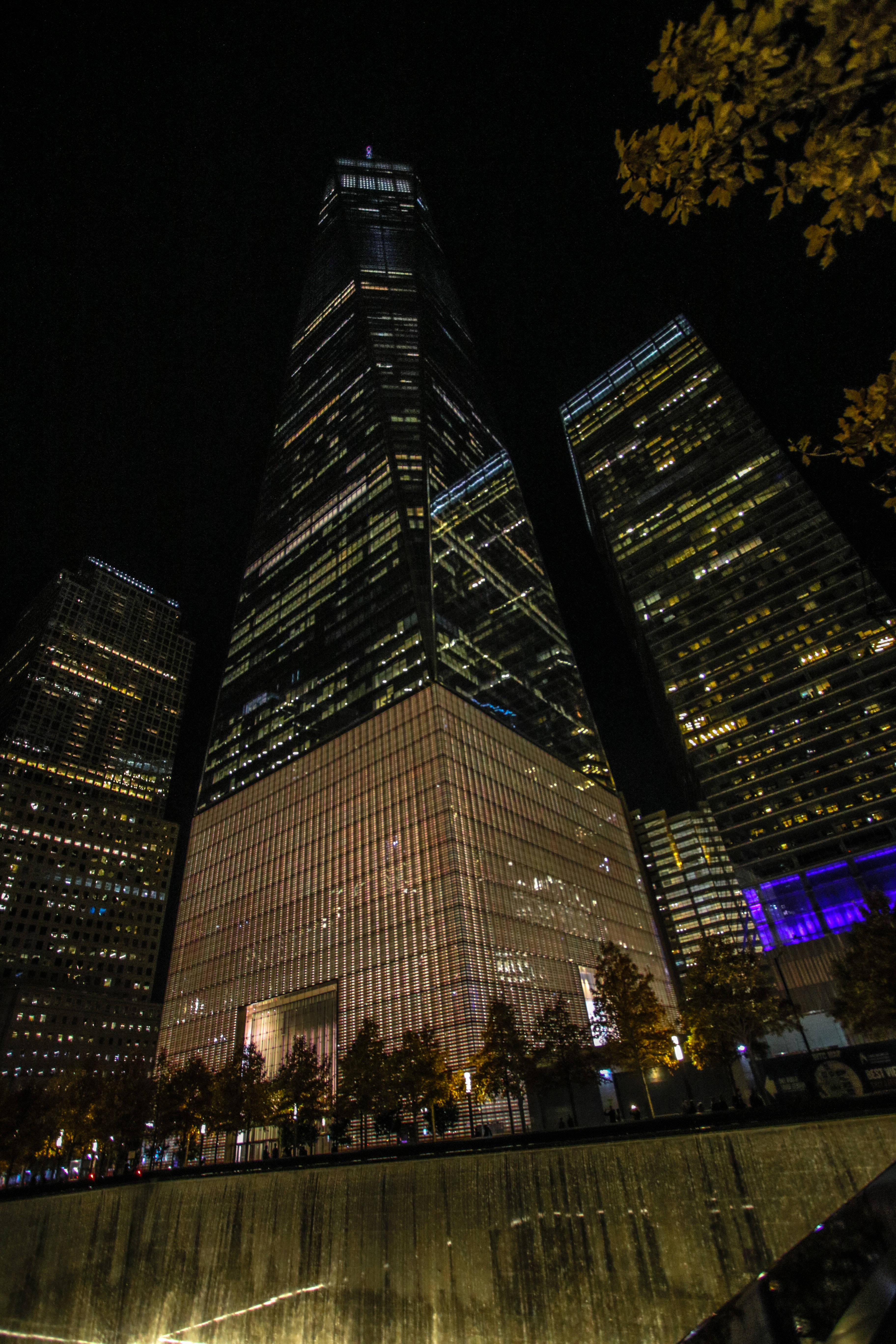 One World Trade Center นิวยอร์ก กลางคืน iPhone วอลเปเปอร์