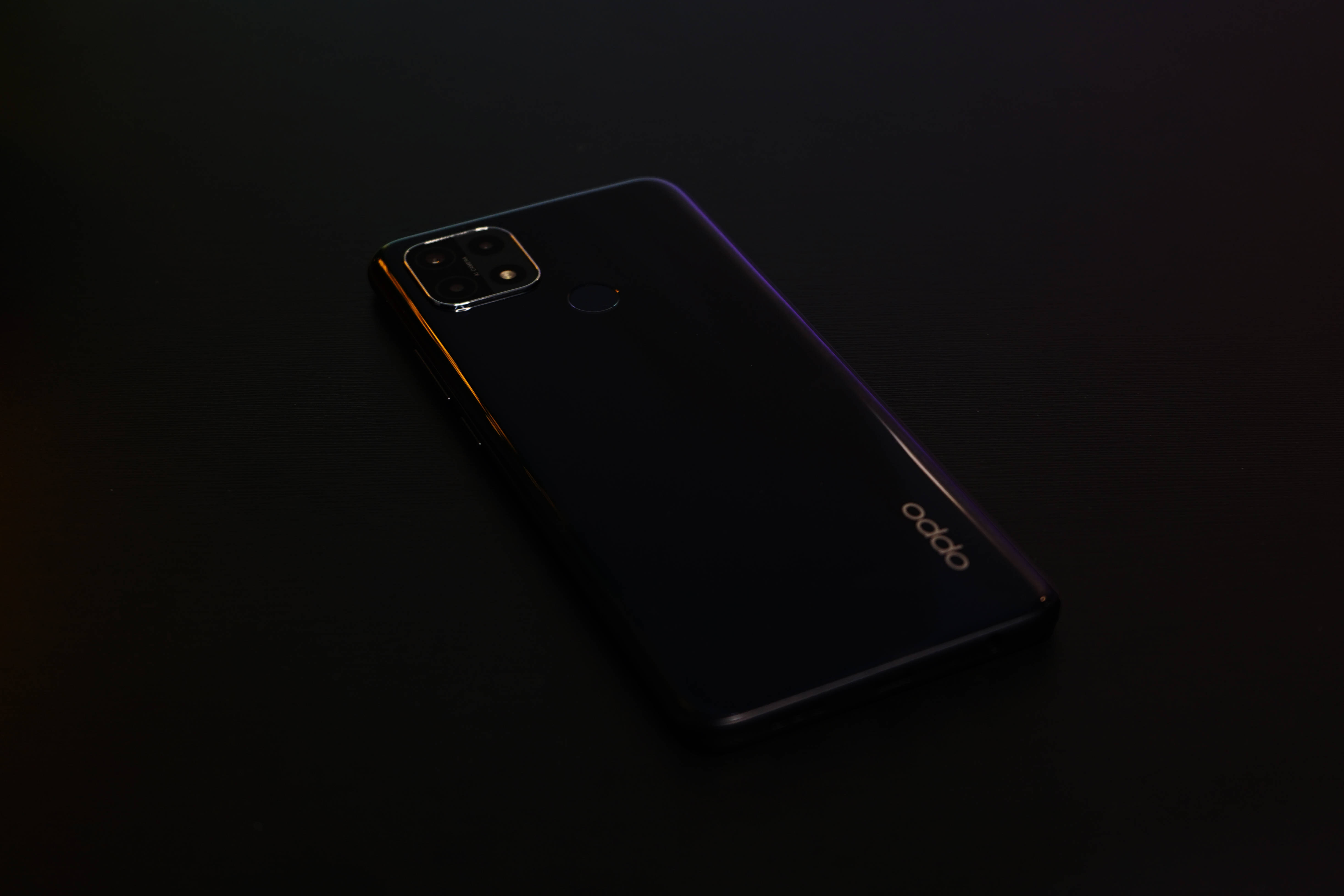 สมาร์ทโฟน Oppo สีดำ วอลเปเปอร์