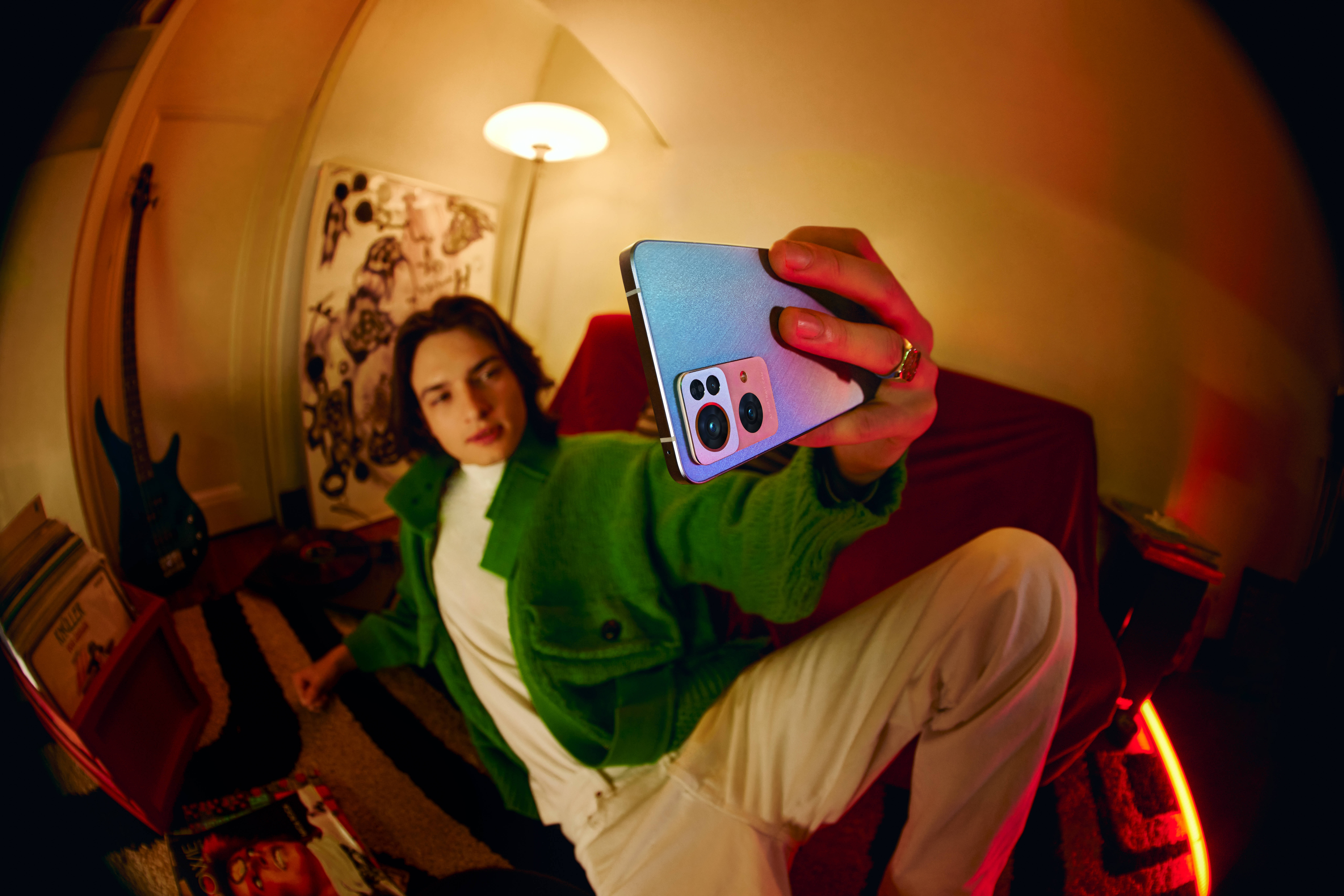 เซลฟี่กับ Oppo Reno7 วอลเปเปอร์