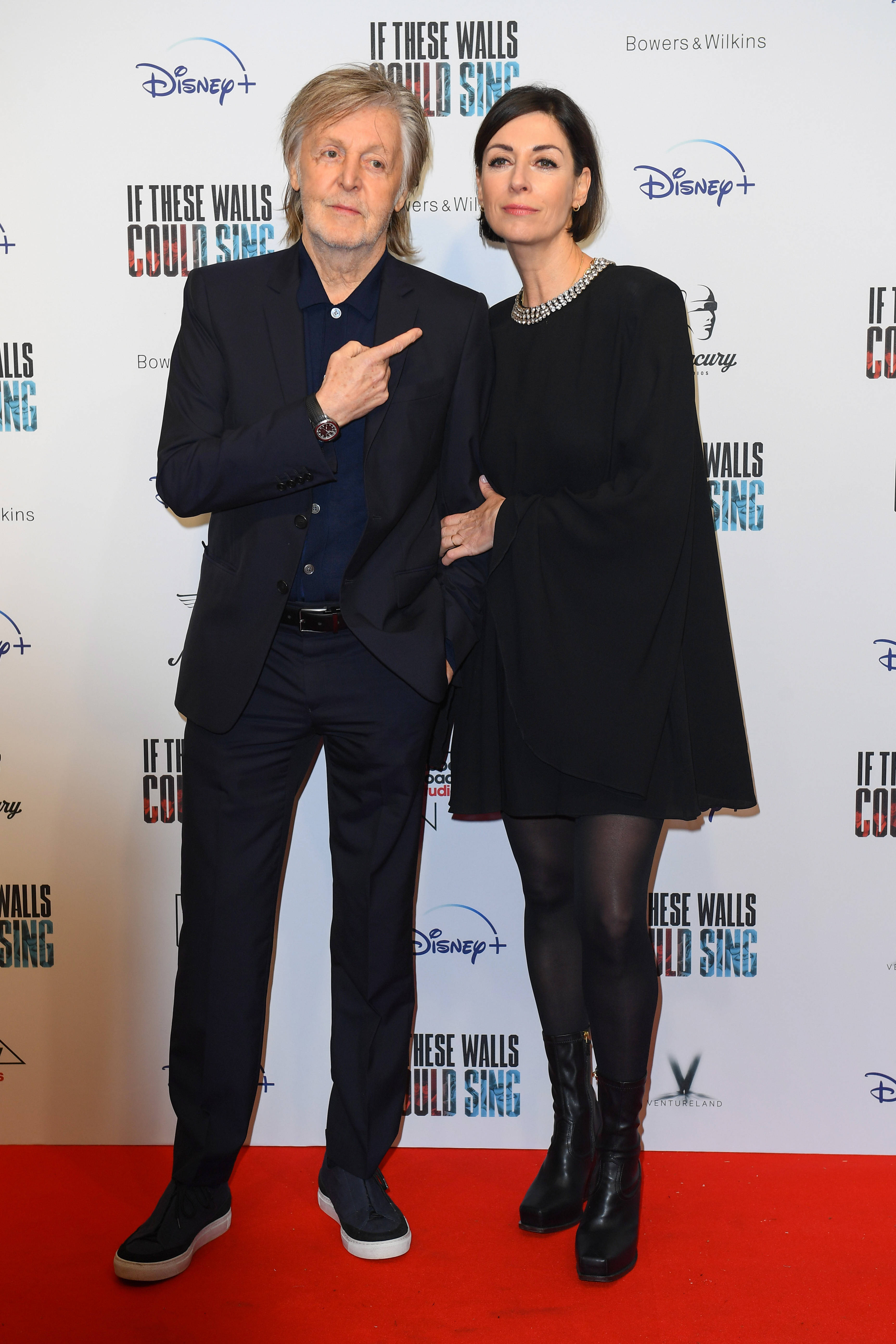 Paul McCartney ชี้ไปที่ลูกสาว Mary วอลเปเปอร์