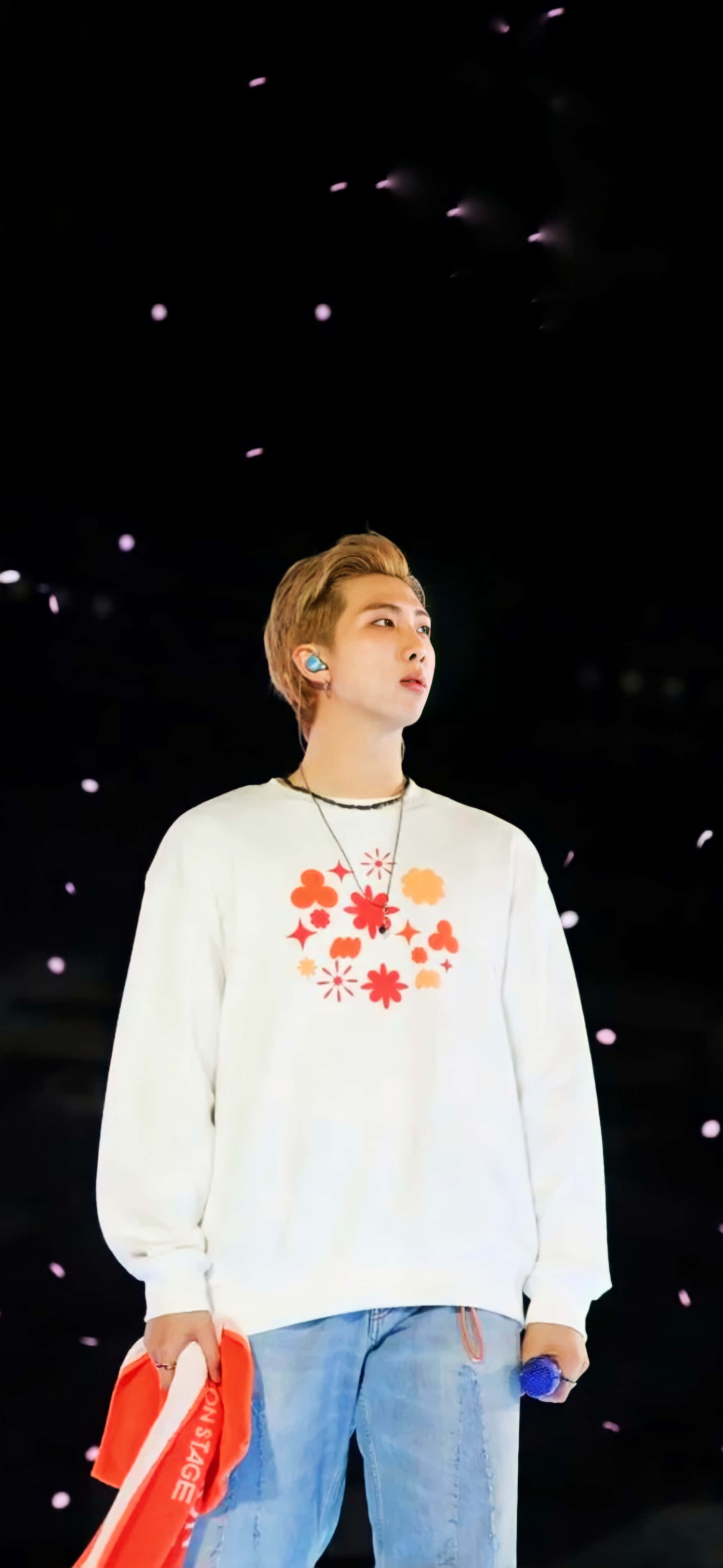 RM แสดงพลังแห่งการทำงานร่วมกันในงานศิลปะ วอลเปเปอร์