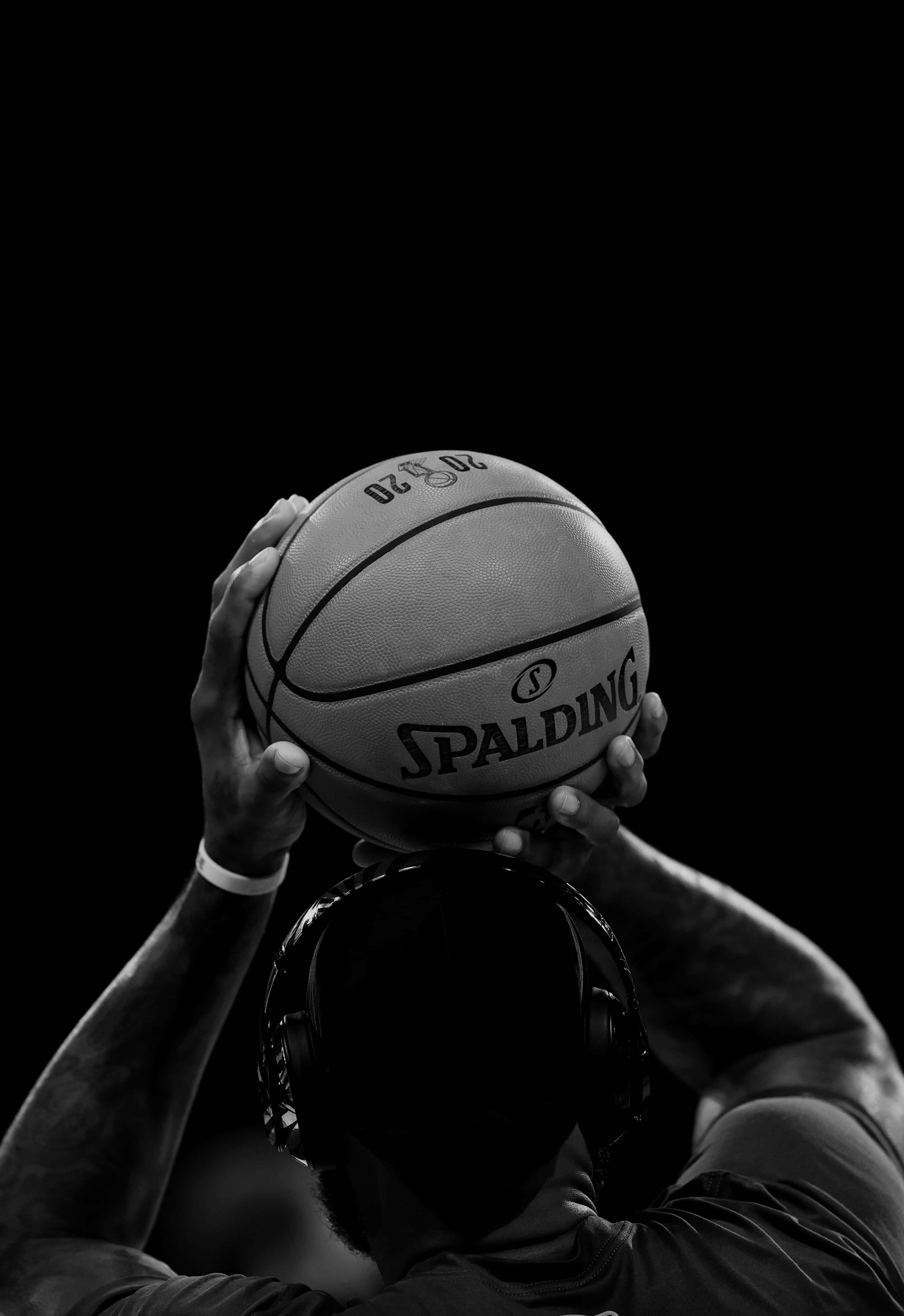 โปสเตอร์บาสเกตบอลสีดำ Spalding วอลเปเปอร์