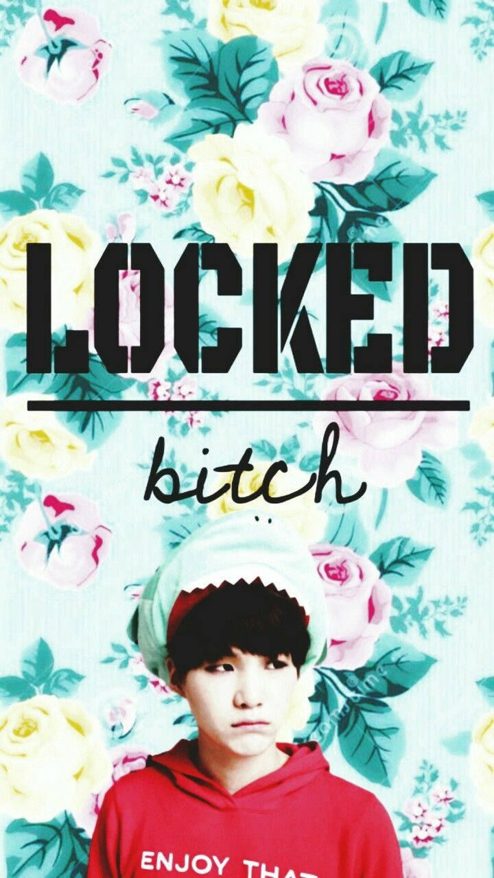 BTS Suga ในพื้นหลังดอกไม้ที่มีข้อความว่า "locked bitch" — Bts วอลเปเปอร์