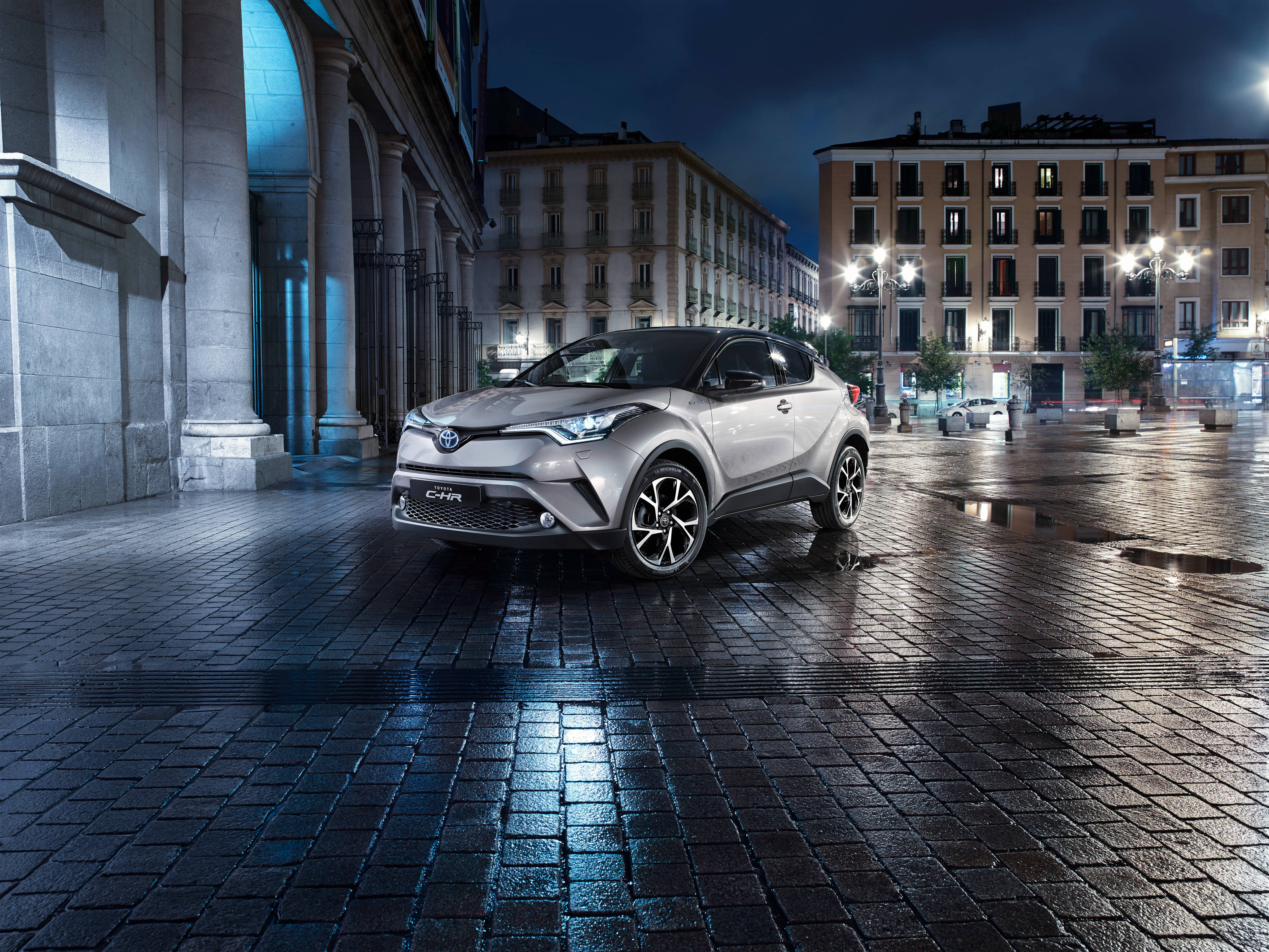 Toyota CH-R รุ่นสีเทาเงาสง่า ความละเอียด 4K วอลเปเปอร์