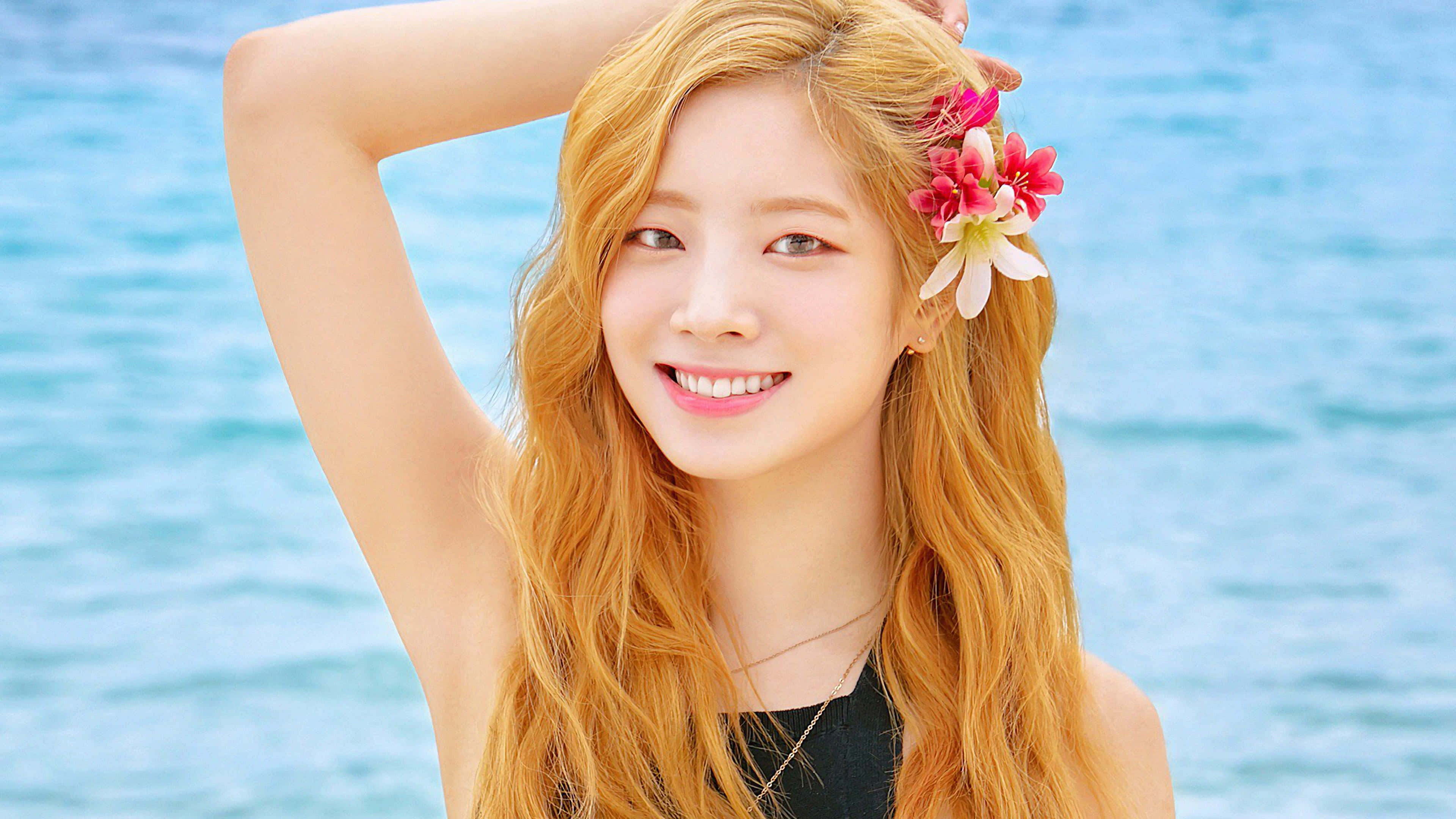 TWICE - สายตาอันเย้ายวนใจสำหรับค่ำคืนอันหรูหรา วอลเปเปอร์