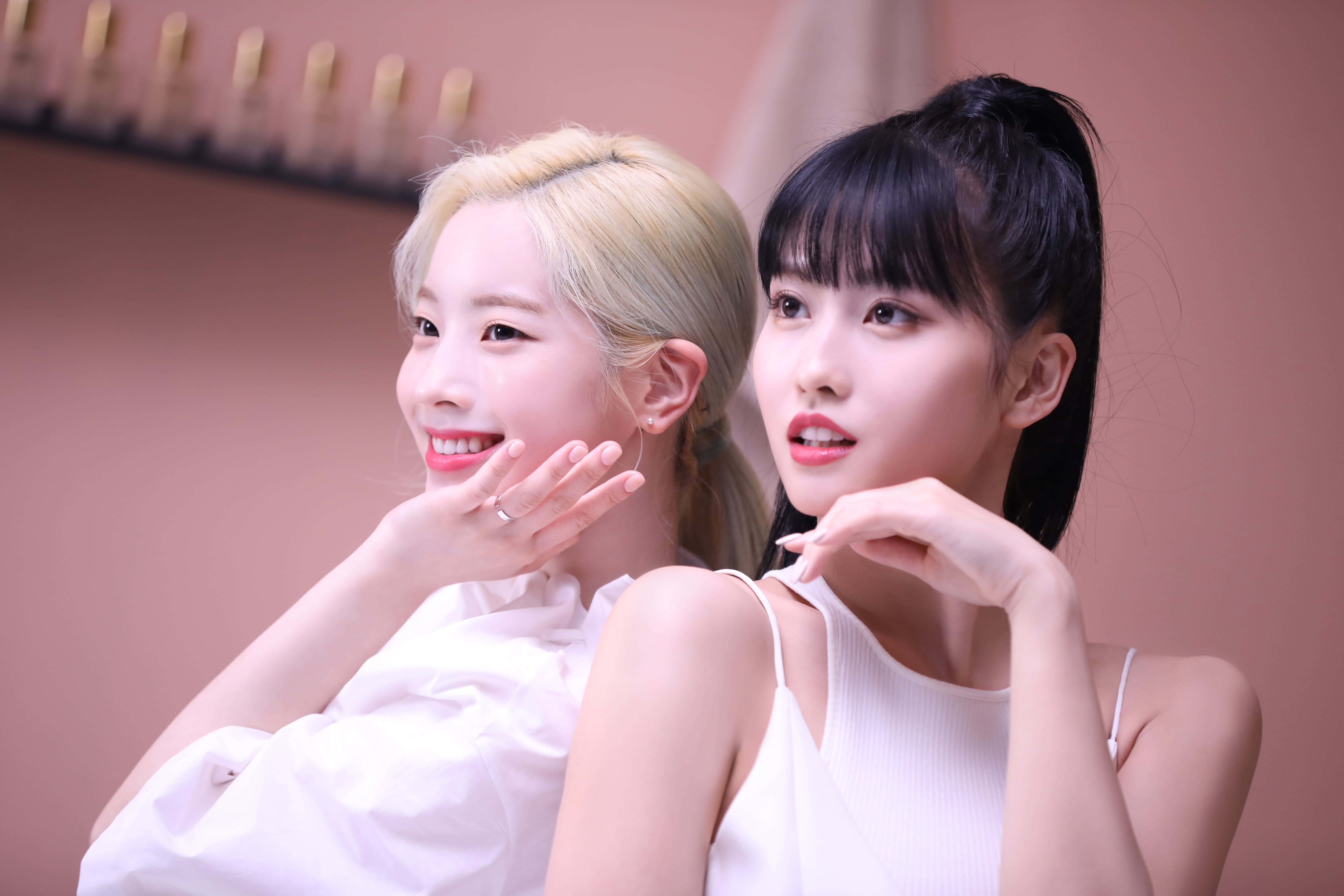 ภาพหมู่สุดสะกดของ TWICE วอลเปเปอร์