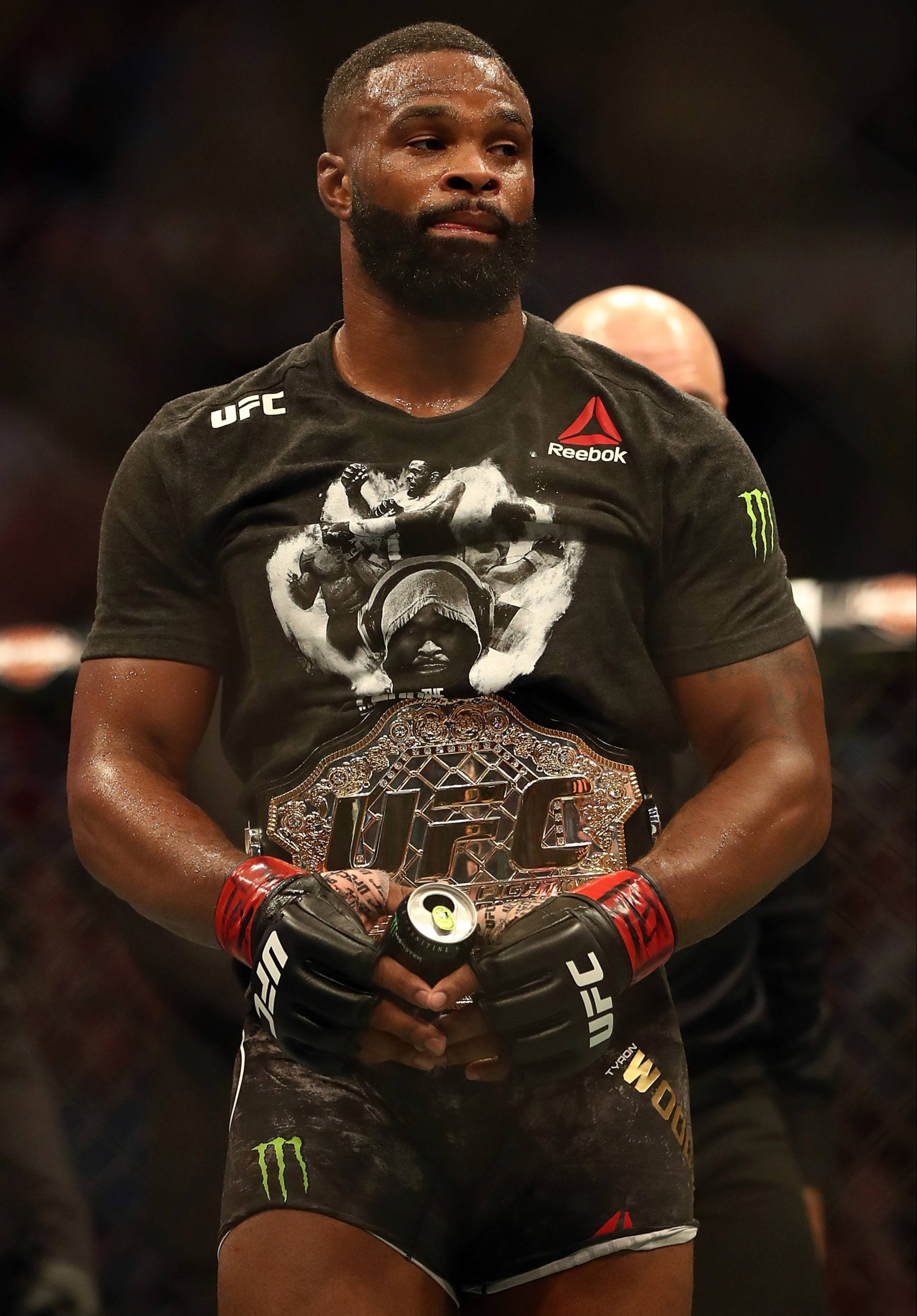 ไทรอน วูดลีย์ พร้อมเข็มขัด UFC วอลเปเปอร์