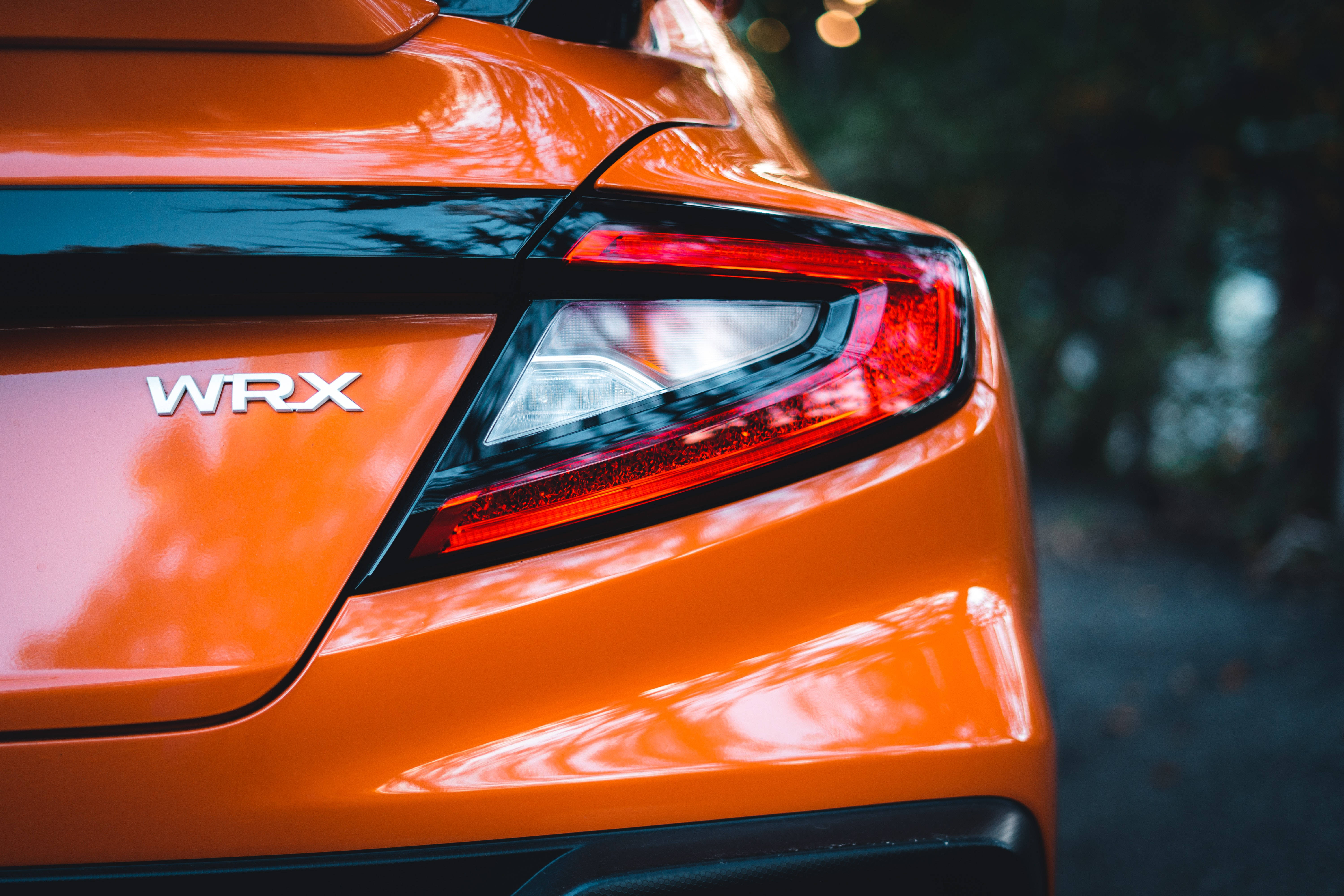 ซูบารุ WRX STI สีส้มเงา 4K วอลเปเปอร์