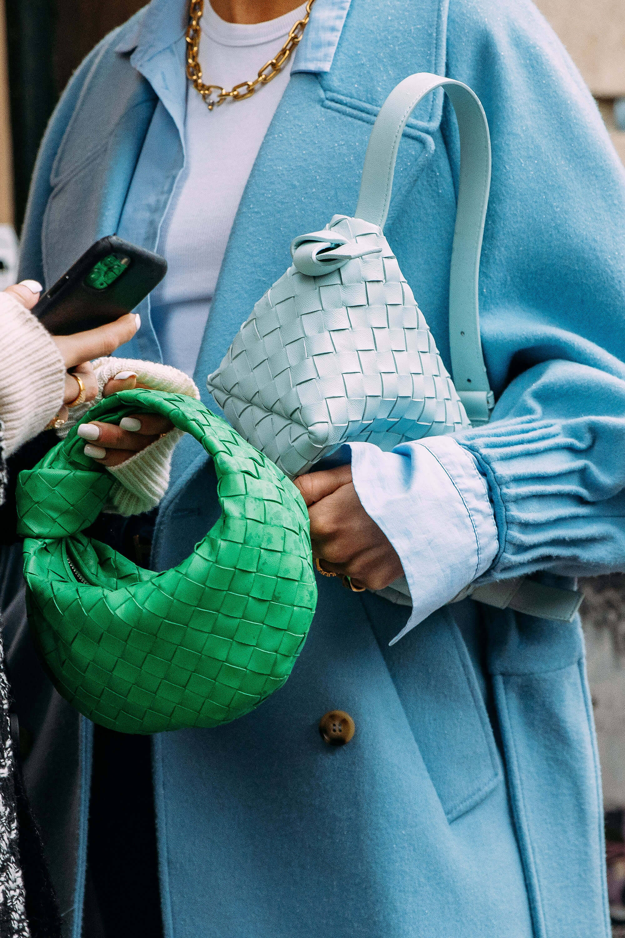 กระเป๋า Bottega Veneta สองใบ วอลเปเปอร์
